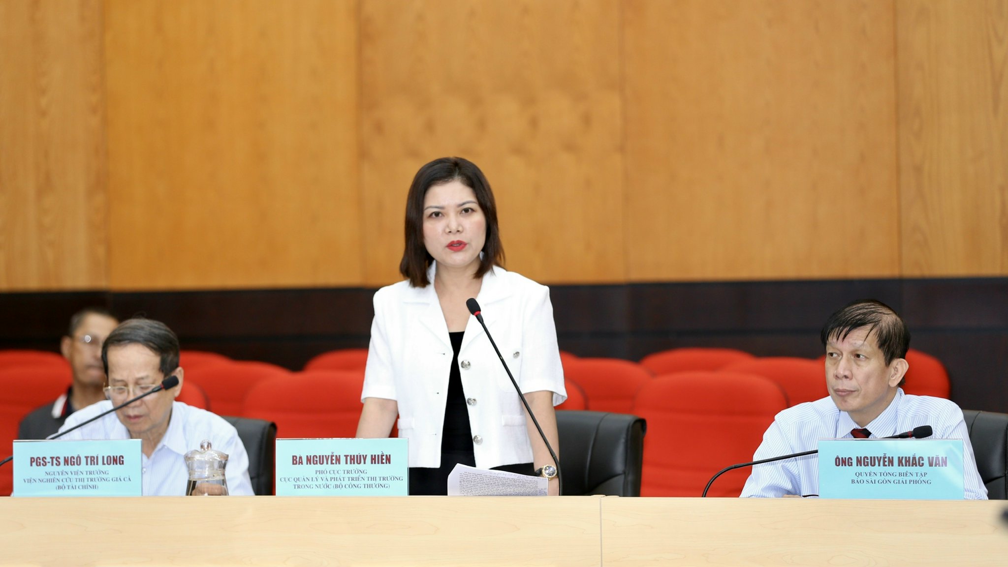 Doanh nghiệp bán lẻ xăng dầu còn lo ngại với xăng sinh học - Ảnh 1.