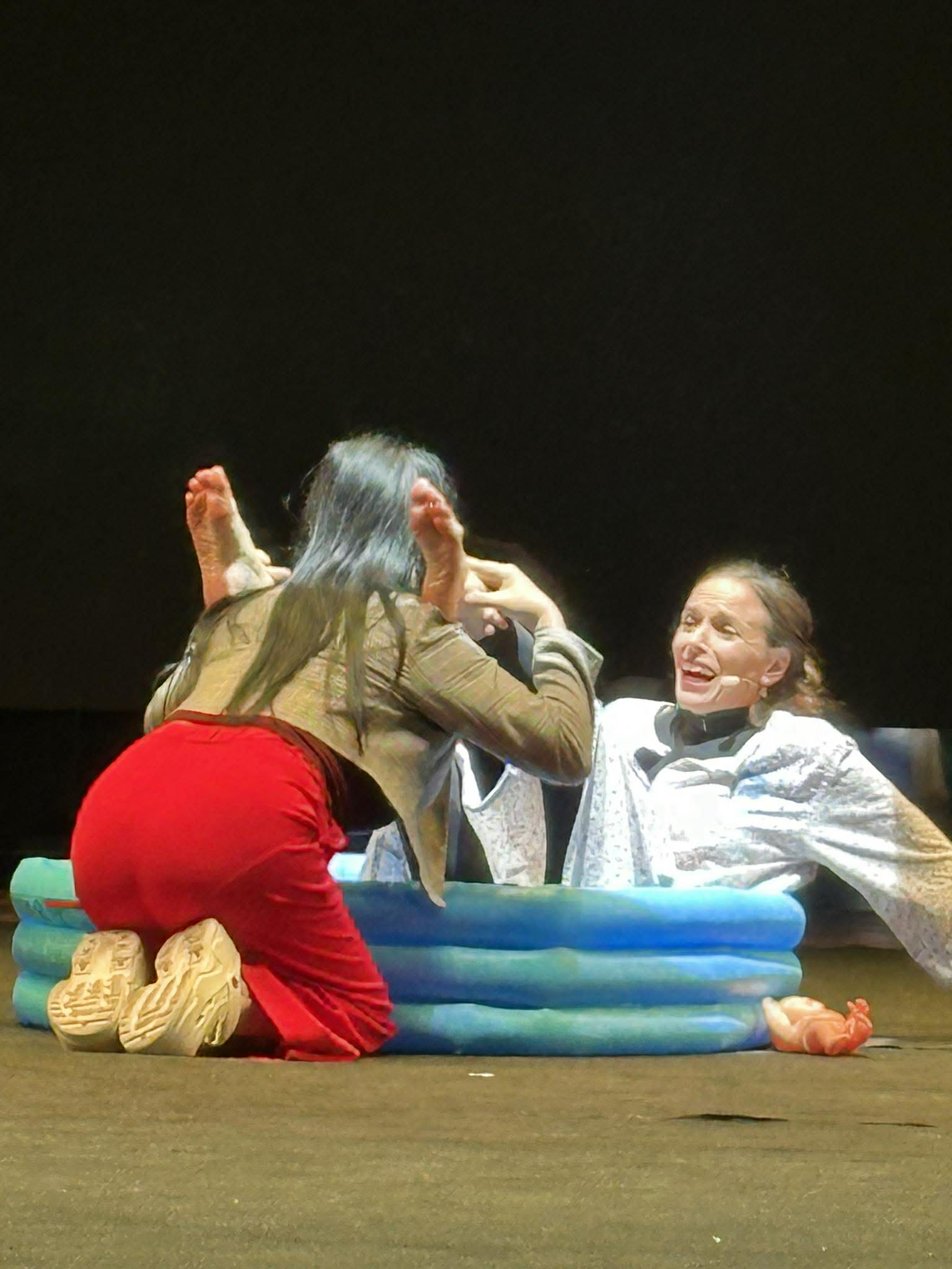 Nghệ sĩ Israel độc diễn đầy thú vị và lôi cuốn - Ảnh 4.