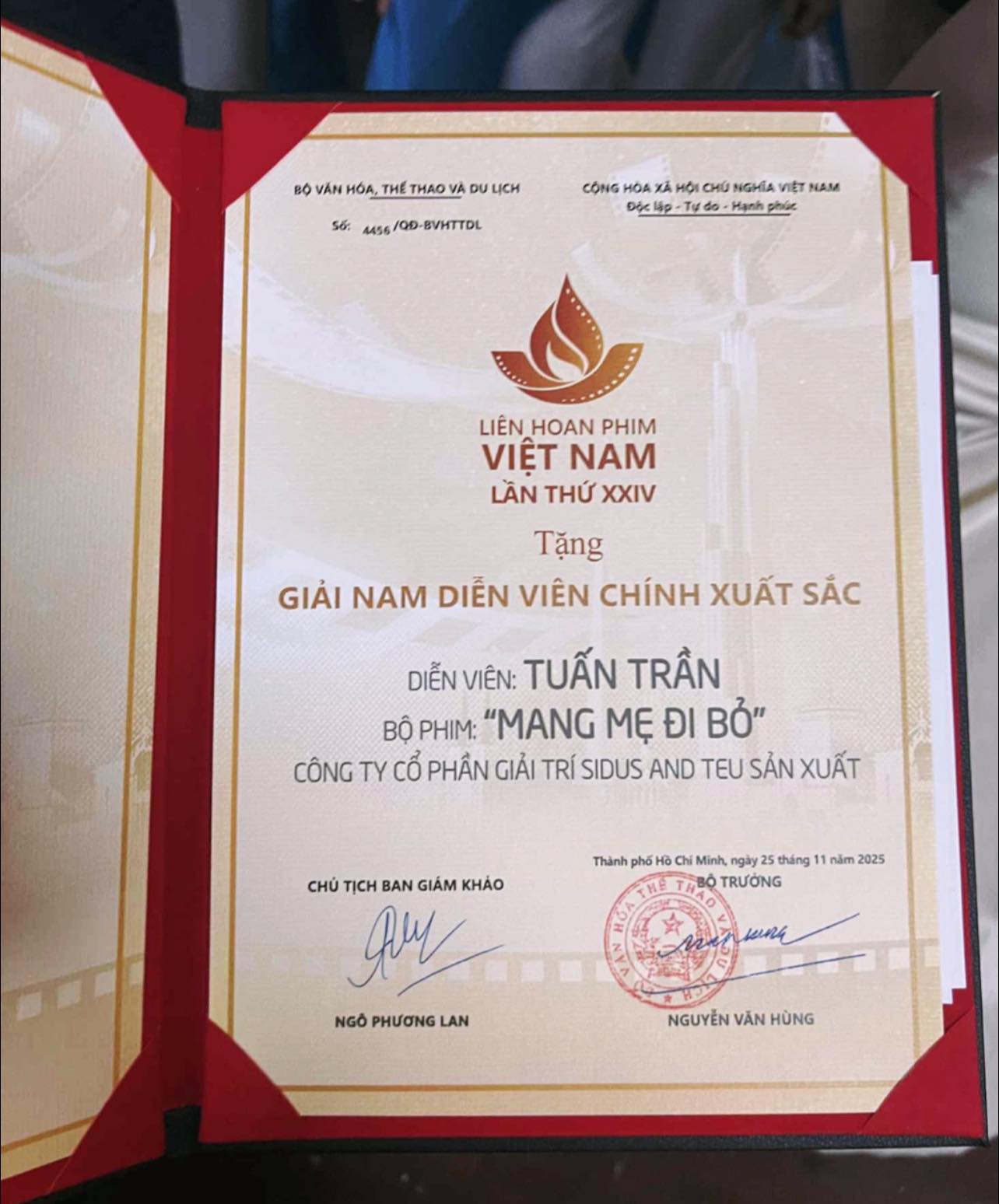 Tuấn Trần bất ngờ "hé lộ" khoảnh khắc hạnh phúc trường quay - Ảnh 2.