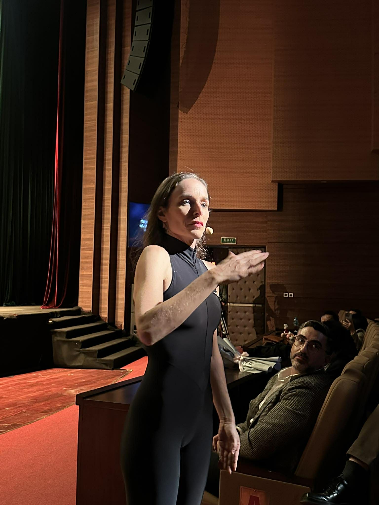 Nghệ sĩ Israel độc diễn đầy thú vị và lôi cuốn - Ảnh 2.