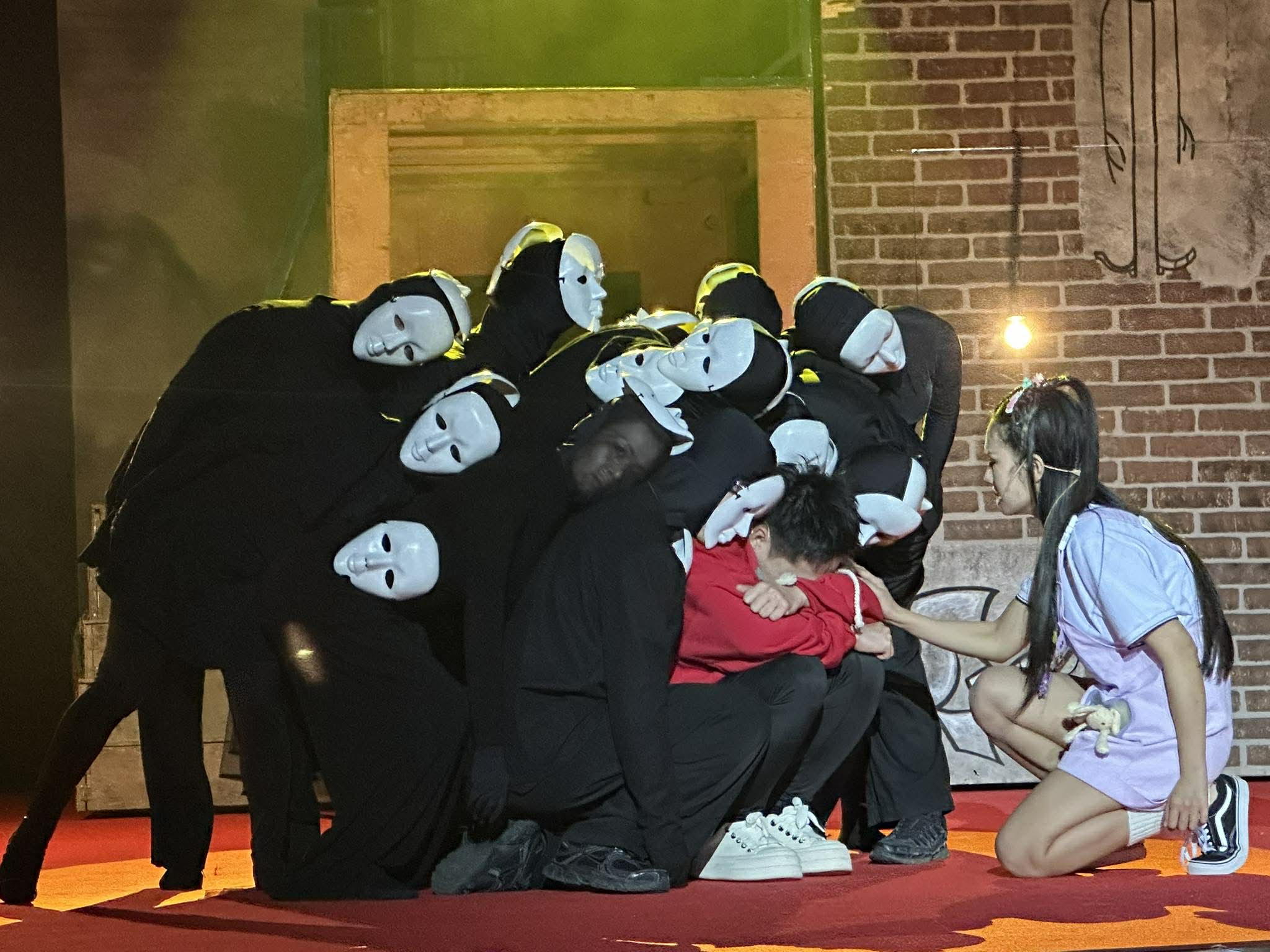 Dấu ấn nhạc kịch "Rồi tôi sẽ lớn" của NSƯT Lê Ánh Tuyết tại Liên hoan quốc tế thử nghiệm - Ảnh 3.