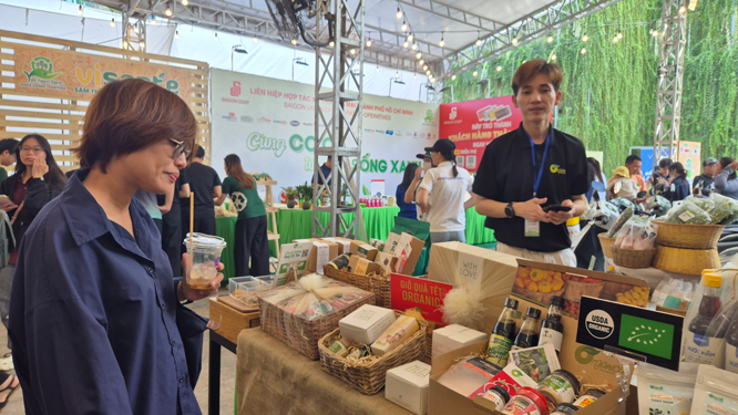 Không lo thiếu hàng Tết - Ảnh 1.