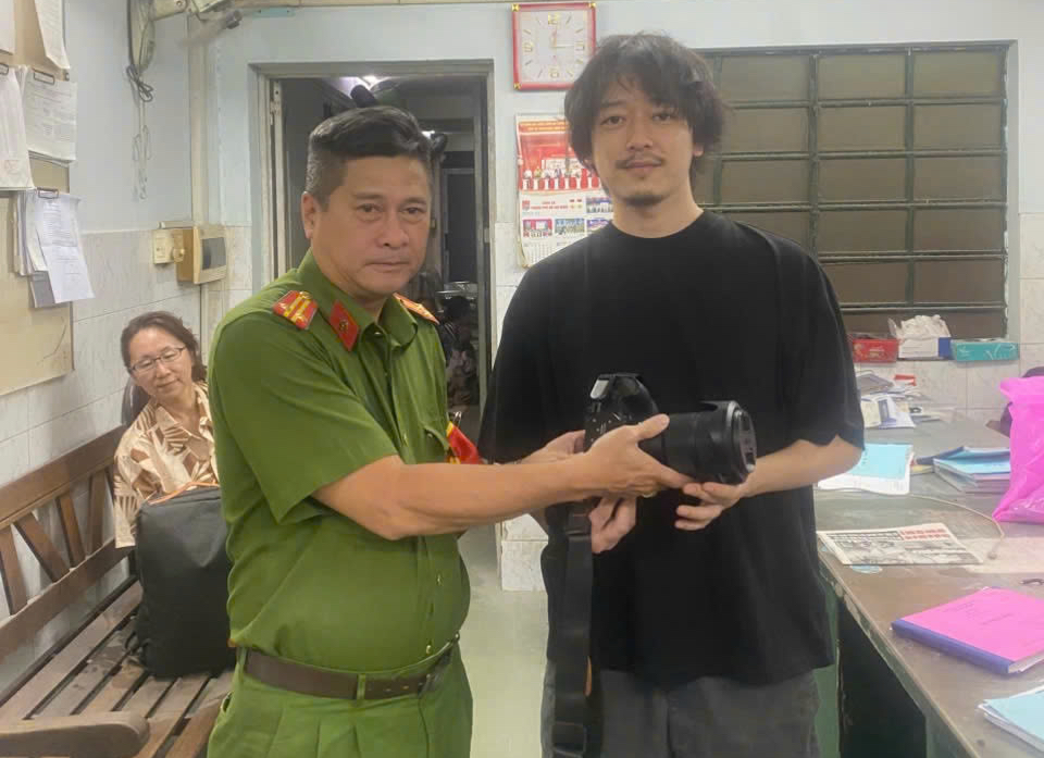 Tai nạn liên hoàn ở phường Linh Xuân, một tài xế bị gãy chân - Ảnh 1.