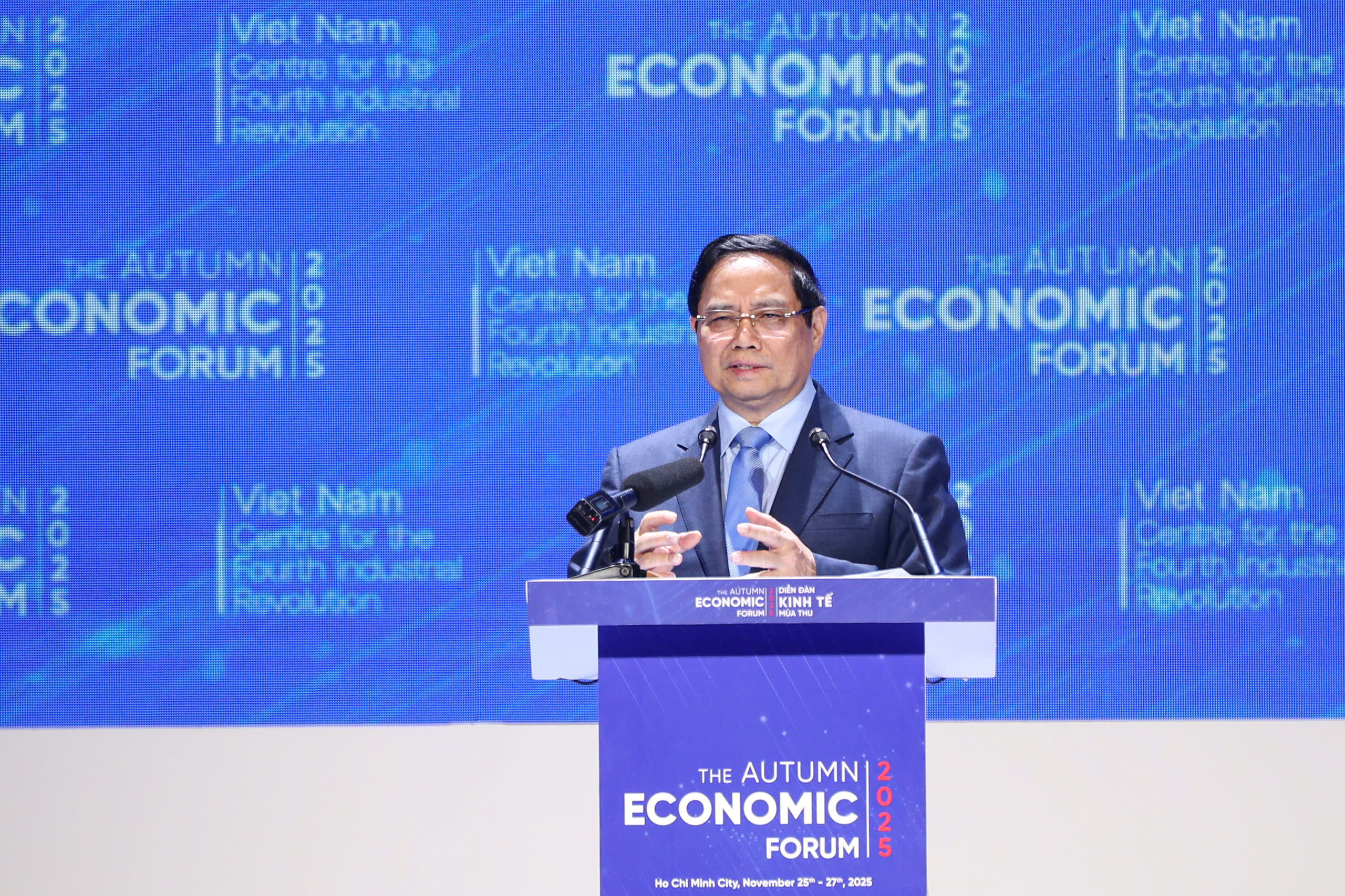 Thủ tướng Phạm Minh Chính tham dự Diễn đàn Kinh tế mùa thu 2025 tại TP HCM - Ảnh 3. Thủ tướng Phạm Minh Chính tham dự Diễn đàn Kinh tế mùa thu 2025 tại TP HCM - Ảnh 3.
