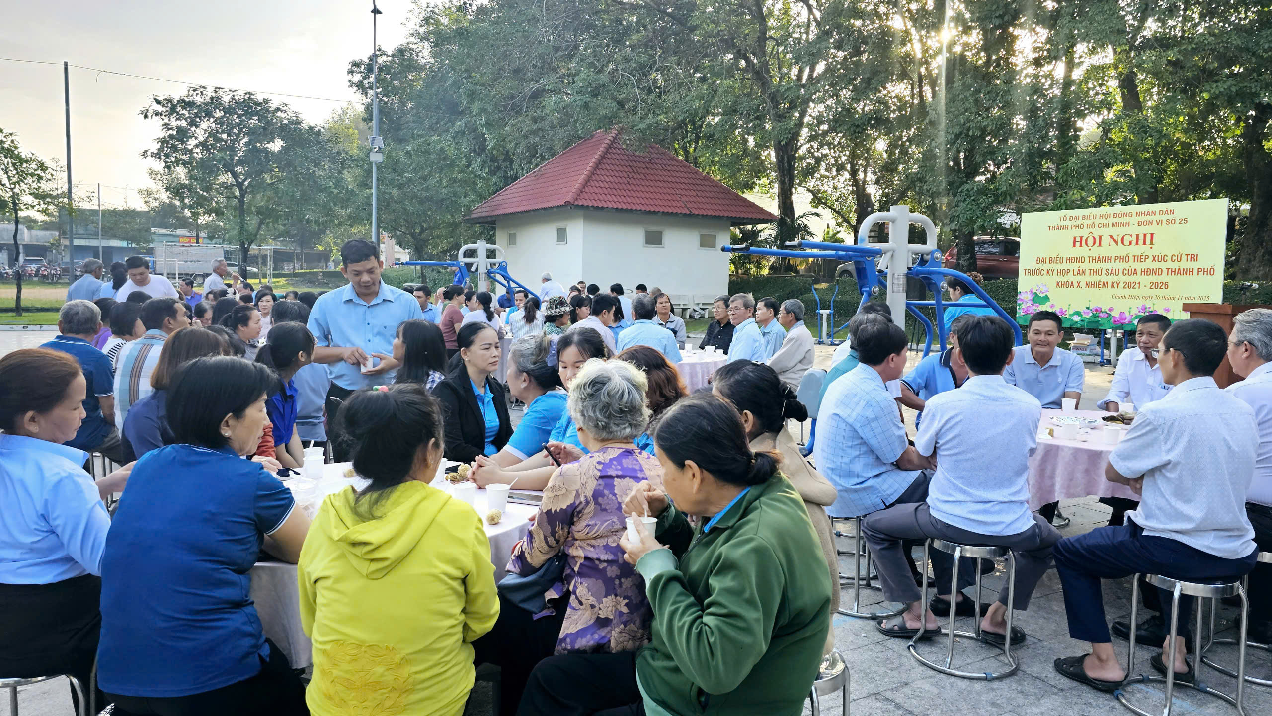 Tiếp xúc cử tri tại phường Chánh Hiệp TPHCM qua mã QR mang lại hiệu quả cao - Ảnh 8. Tiếp xúc cử tri tại phường Chánh Hiệp TPHCM qua mã QR mang lại hiệu quả cao - Ảnh 8.