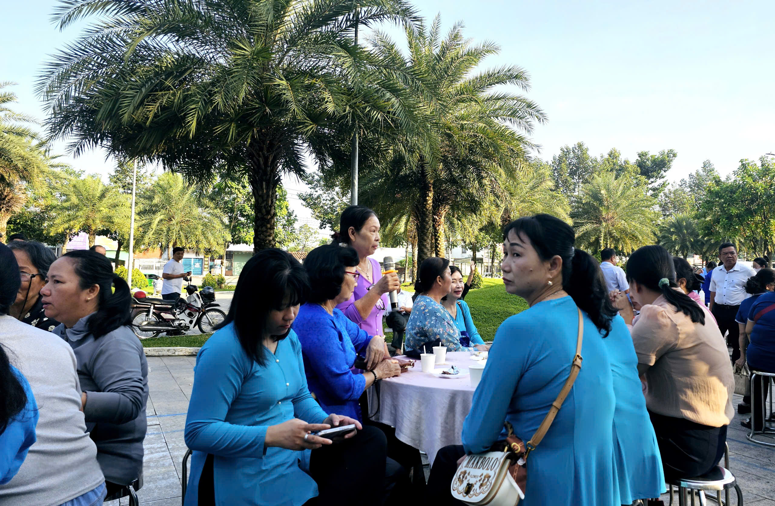 Tiếp xúc cử tri tại phường Chánh Hiệp TPHCM qua mã QR mang lại hiệu quả cao - Ảnh 5. Tiếp xúc cử tri tại phường Chánh Hiệp TPHCM qua mã QR mang lại hiệu quả cao - Ảnh 5.