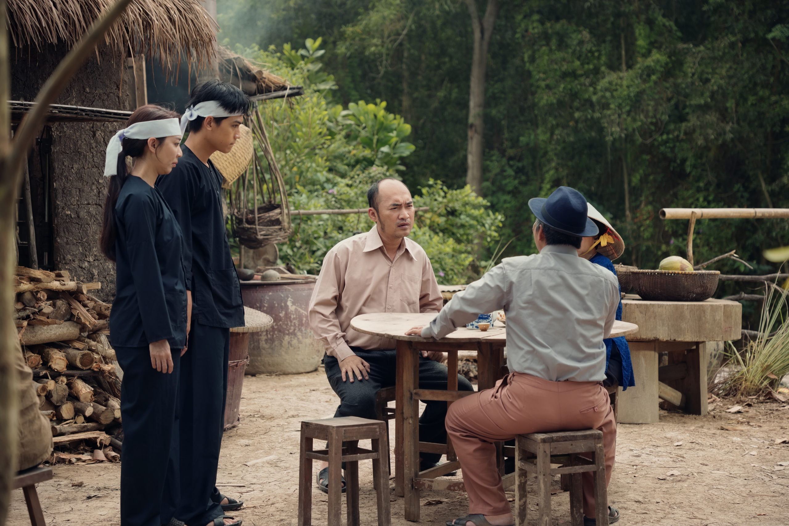 Thu Trang "chê" Tiến Luật, sánh đôi "Trai nhảy" Ngọc Thuận - Ảnh 8.