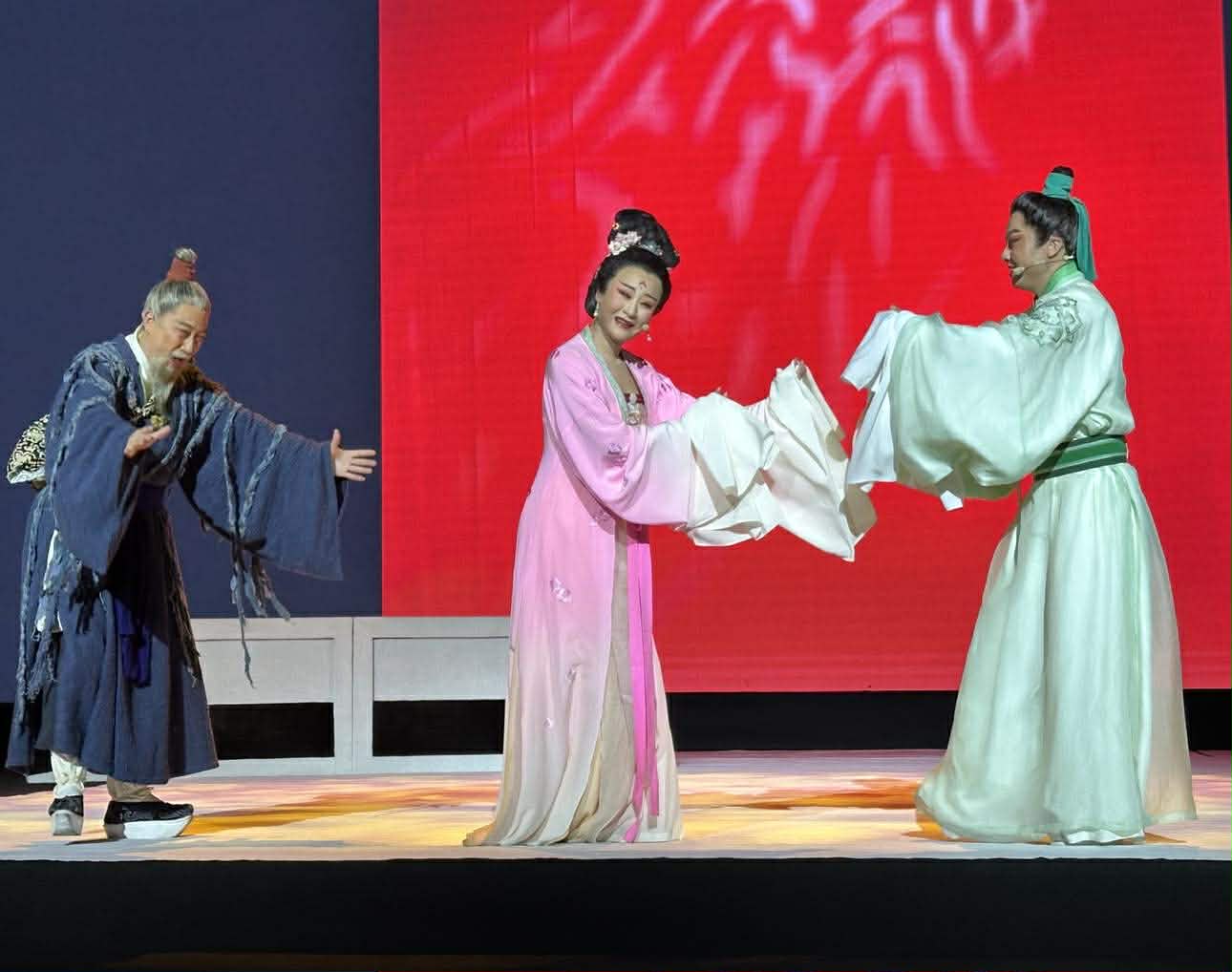 Tư duy thử nghiệm đẳng cấp của Đoàn hí kịch Sơn Đông với "Đêm nay là đêm nào" - Ảnh 6.