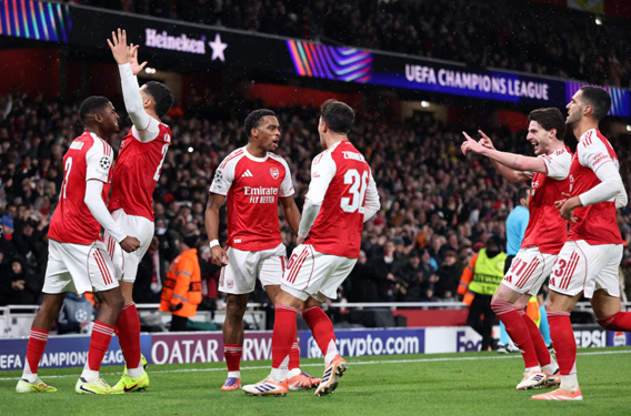 Arsenal phô diễn sức mạnh - Ảnh 1.