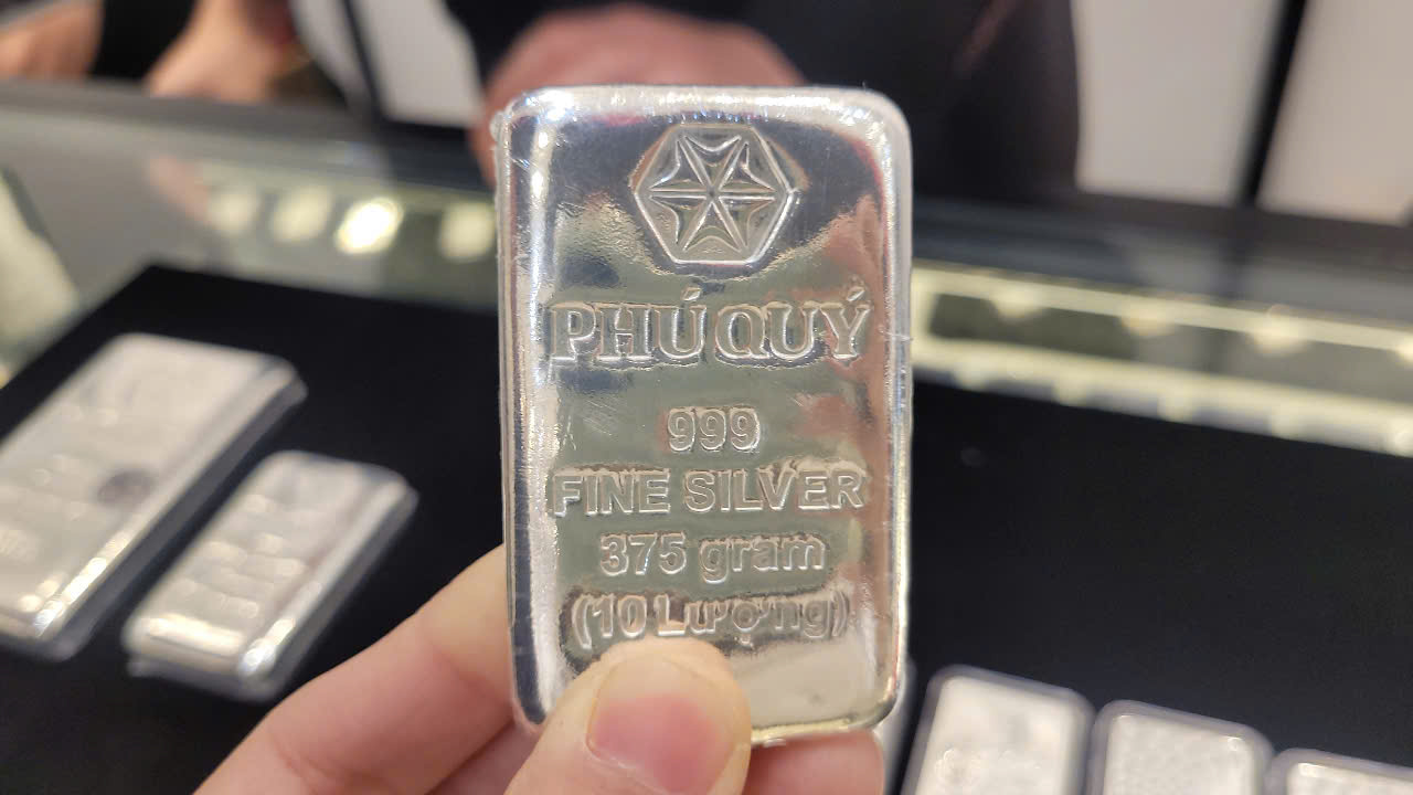 Giá bạc "nóng" trở lại, chuyên gia dự báo có thể chạm mốc 100 USD/ounce - Ảnh 1.