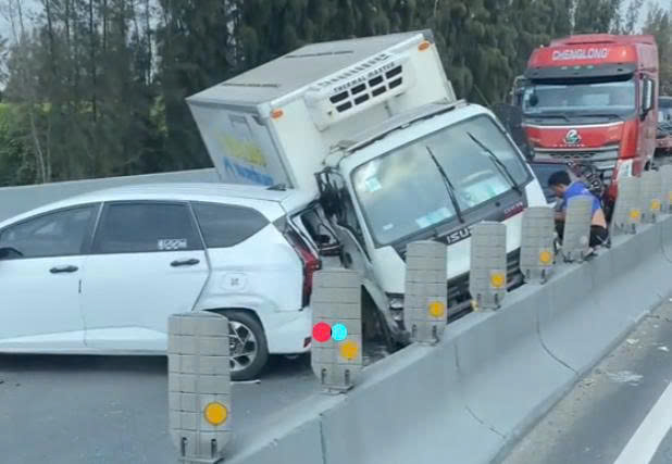 Tai nạn liên hoàn trên cao tốc TPHCM - Trung Lương gây ùn tắc giao thông nghiêm trọng - Ảnh 1.