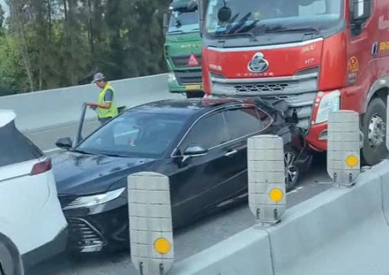 Tai nạn liên hoàn trên cao tốc TPHCM - Trung Lương gây ùn tắc giao thông nghiêm trọng - Ảnh 2.