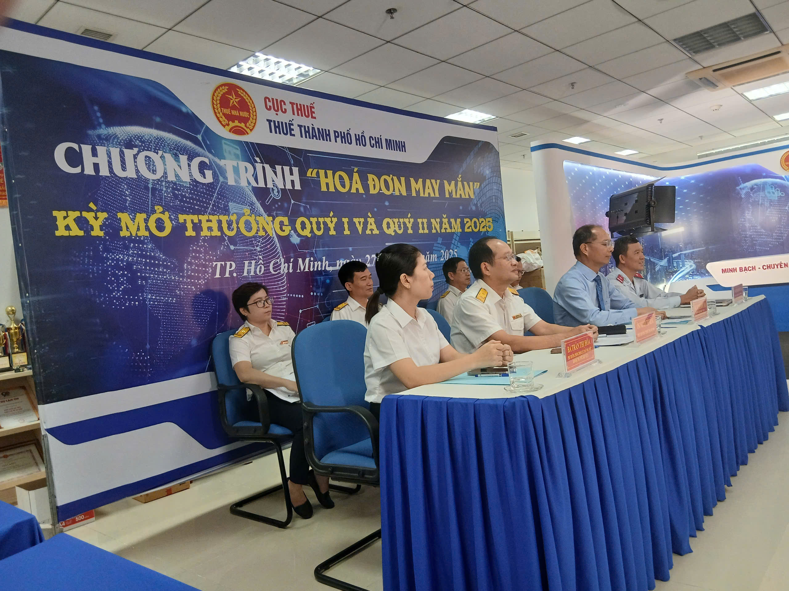 164 người ở TP HCM trúng thưởng xổ số hóa đơn - Ảnh 1.