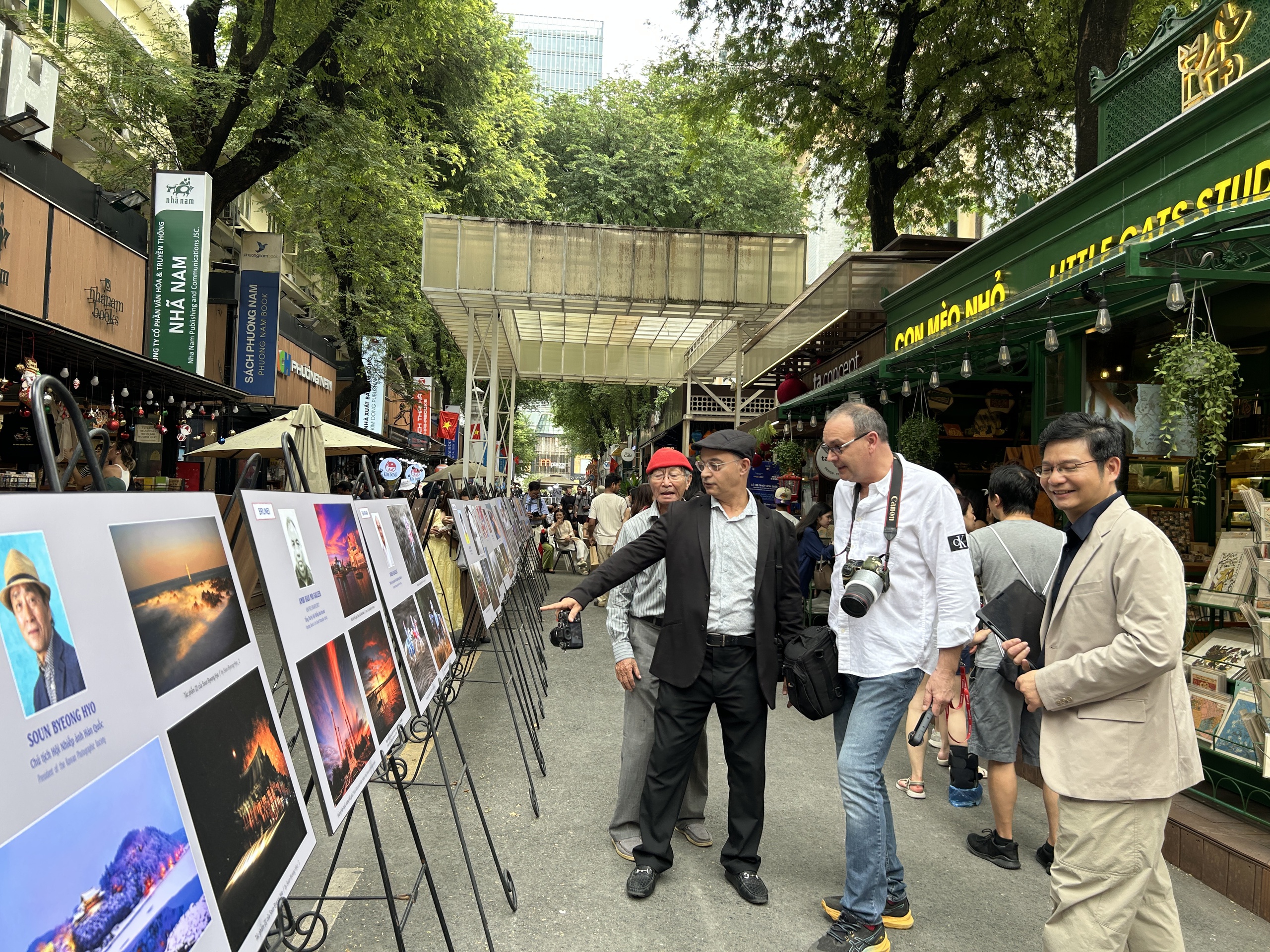 TP HCM: Khai mạc triển lãm ảnh "Nhiếp ảnh không biên giới" - Ảnh 2.