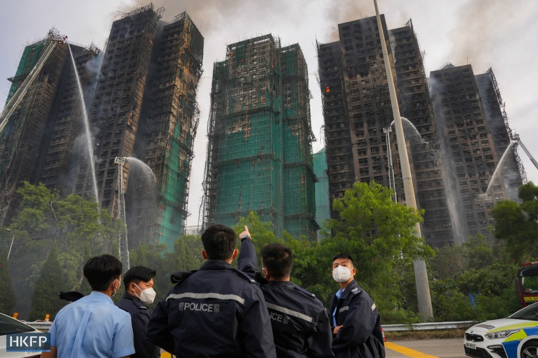 Nhiều vấn đề đáng ngờ trước vụ cháy chung cư Hồng Kông - Ảnh 3.