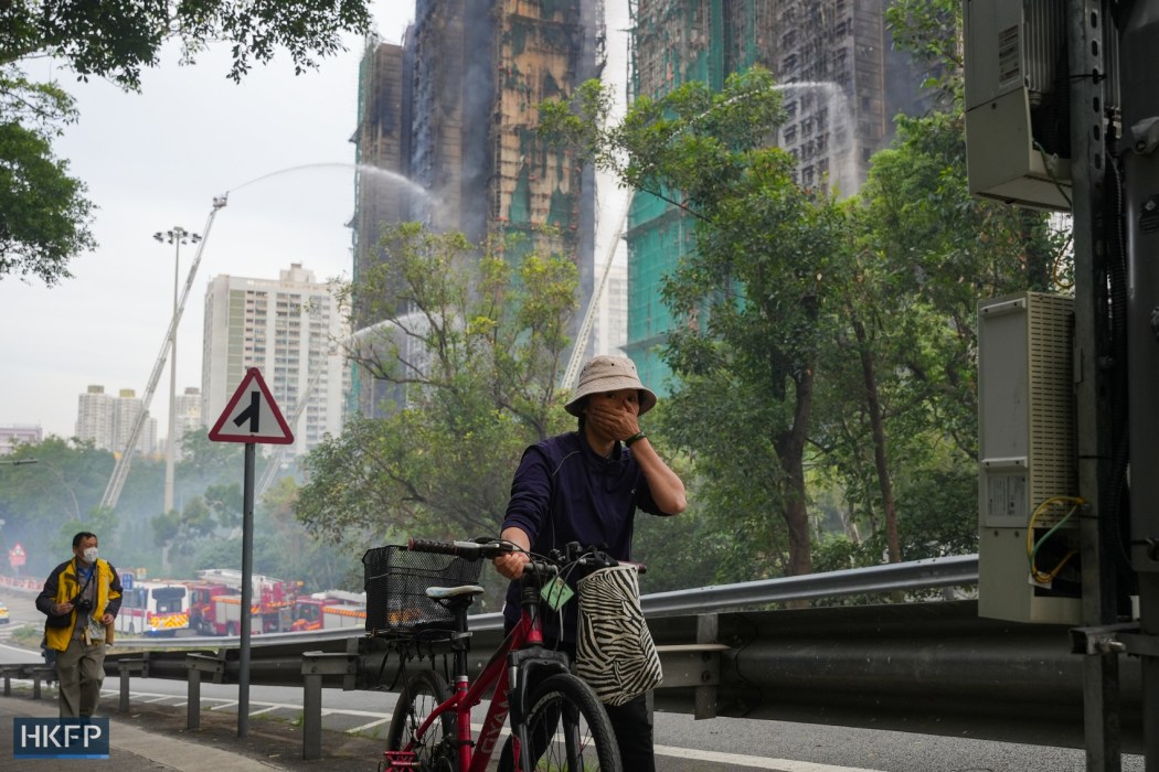 Nhiều vấn đề đáng ngờ trước vụ cháy chung cư Hồng Kông - Ảnh 5.