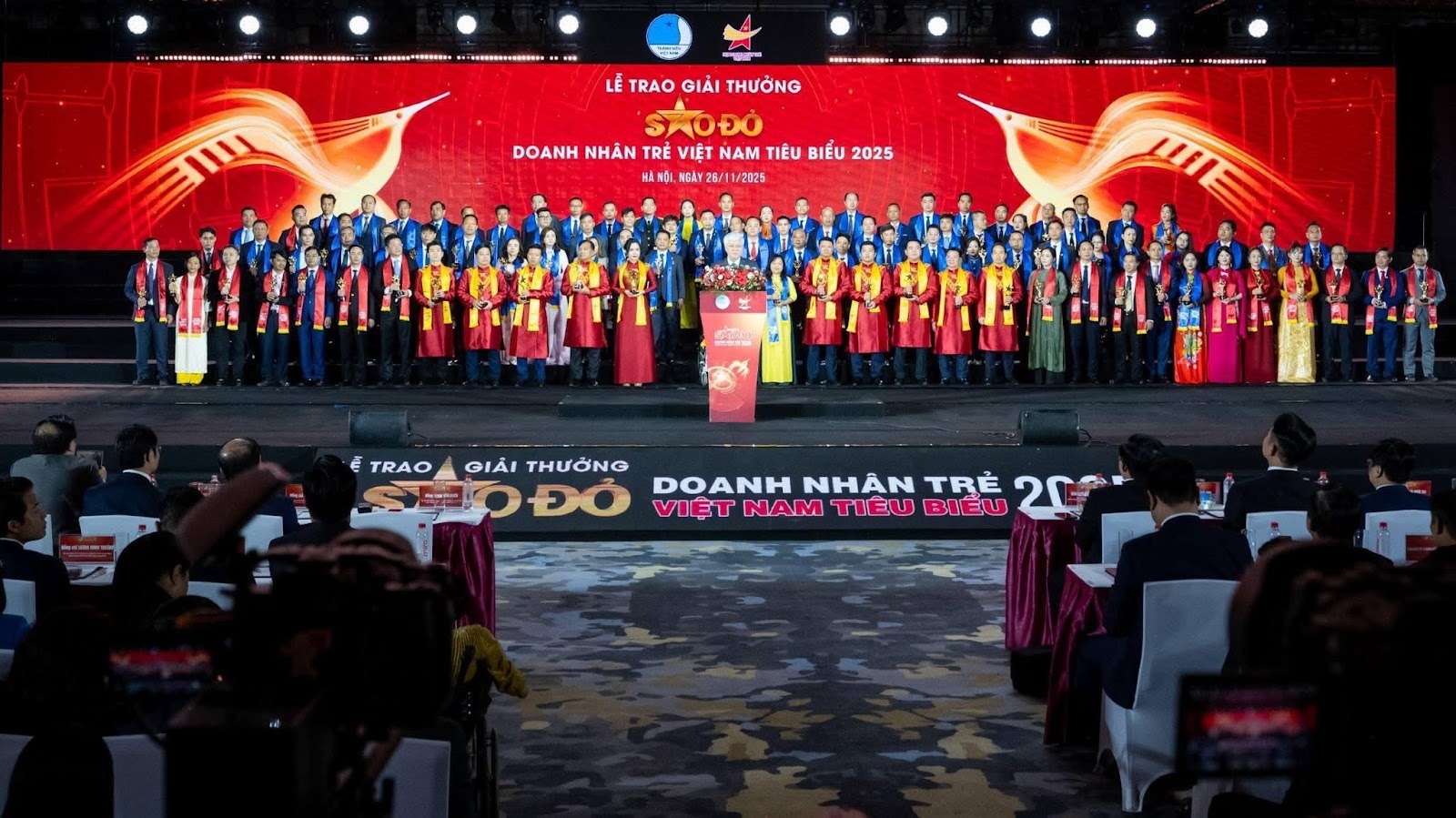 CEO CareerViet ghi dấu ấn tại Giải thưởng Sao Đỏ - Doanh nhân trẻ Việt Nam - Ảnh 3.