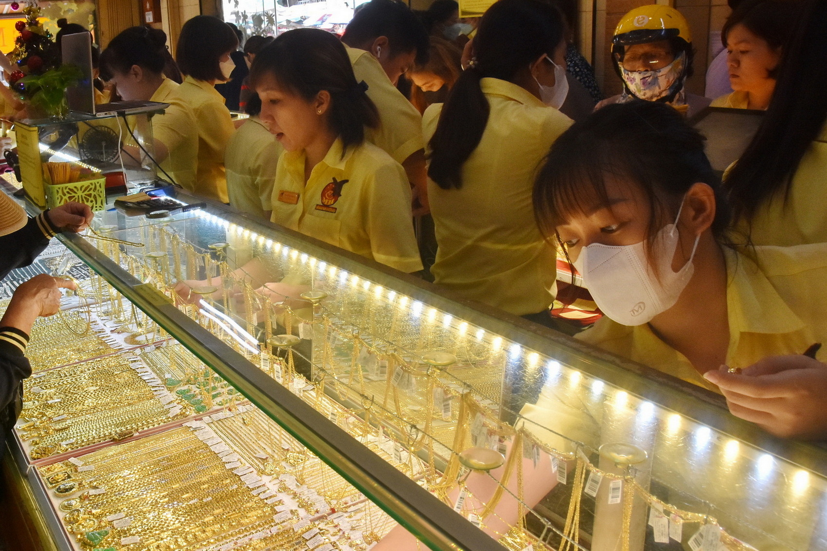 Giá vàng hôm nay 28-11: Tiếp nối đà tăng - Ảnh 1.