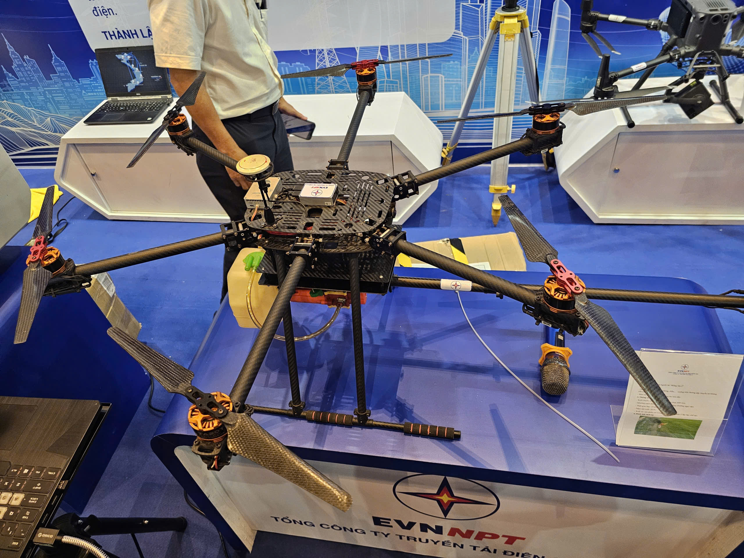 Close-up of the unmanned army in Vietnam's electricity industry at Techshow 2025 - Photo 4. Cận cảnh đội quân không người lái trong ngành điện Việt Nam tại Techshow 2025 - Ảnh 4.