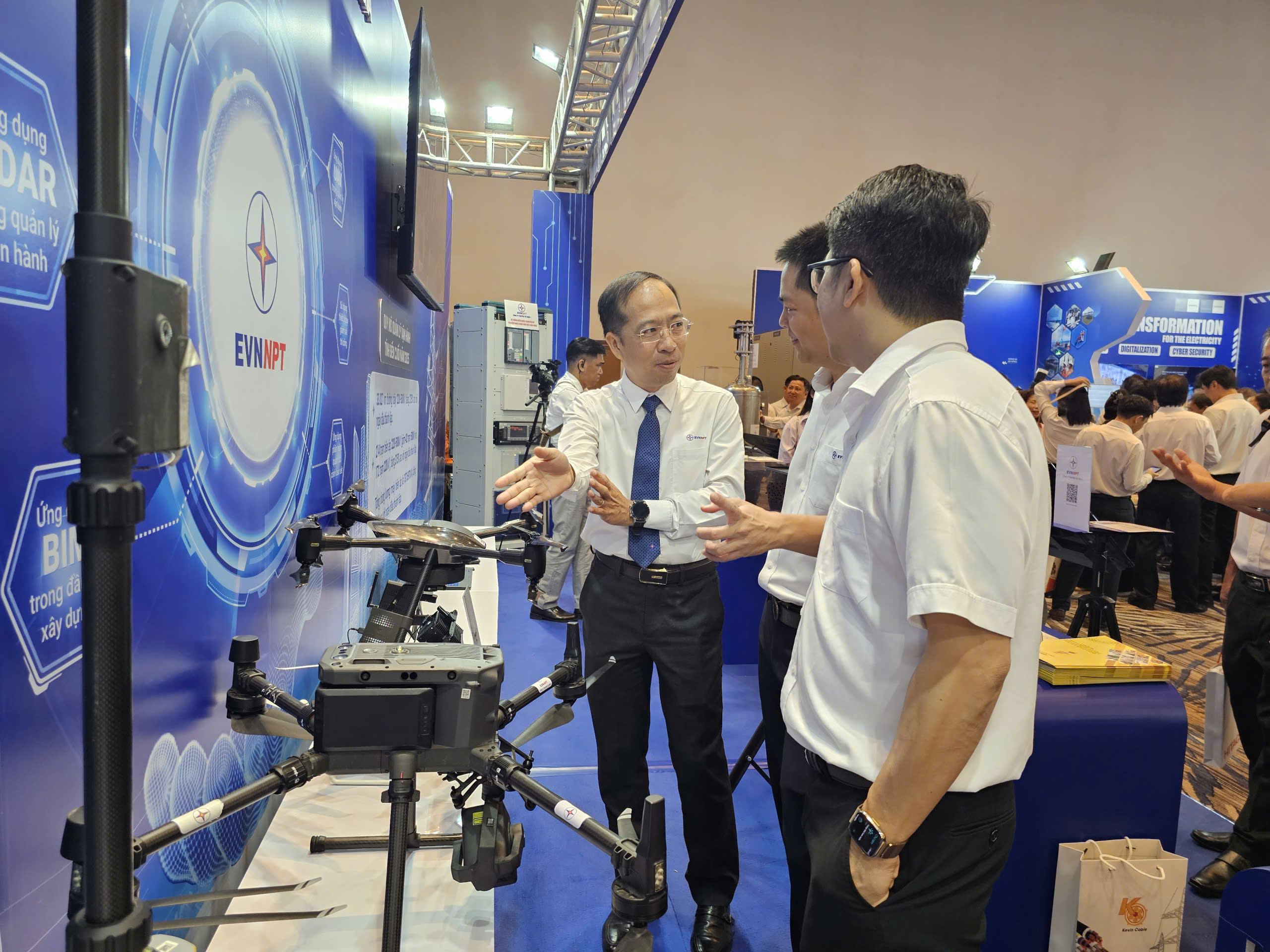 Close-up of the unmanned army in Vietnam's electricity industry at Techshow 2025 - Photo 8. Cận cảnh đội quân không người lái trong ngành điện Việt Nam tại Techshow 2025 - Ảnh 8.