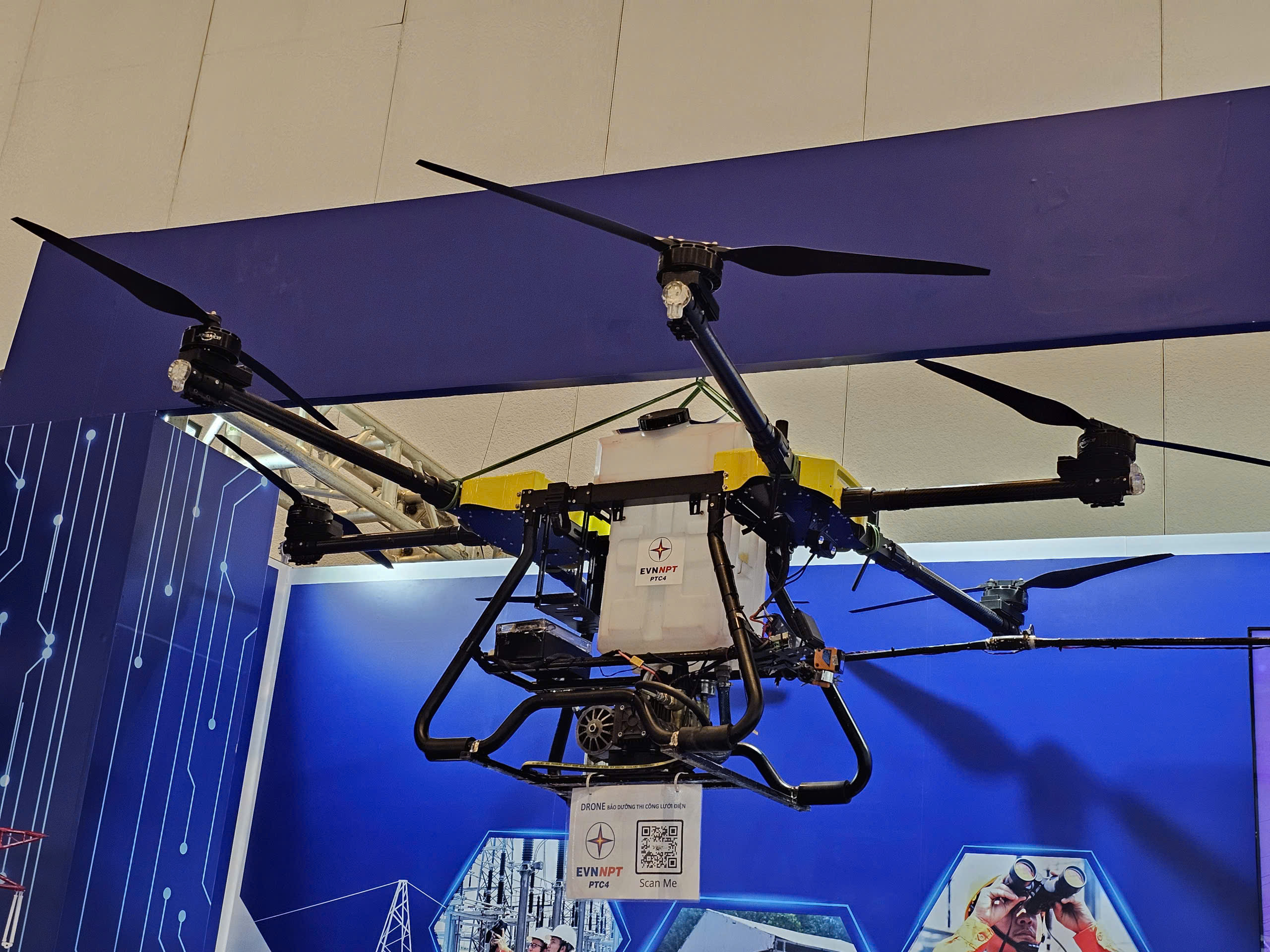Close-up of the unmanned army in Vietnam's electricity industry at Techshow 2025 - Photo 7. Cận cảnh đội quân không người lái trong ngành điện Việt Nam tại Techshow 2025 - Ảnh 7.