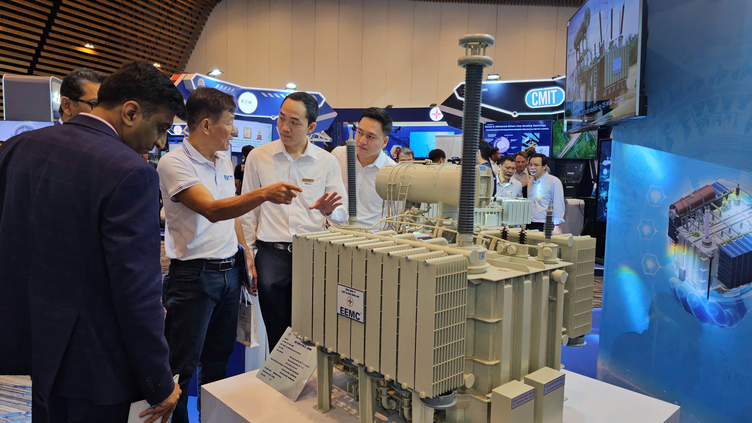 Close-up of the unmanned army in Vietnam's electricity industry at Techshow 2025 - Photo 11. Cận cảnh đội quân không người lái trong ngành điện Việt Nam tại Techshow 2025 - Ảnh 11.