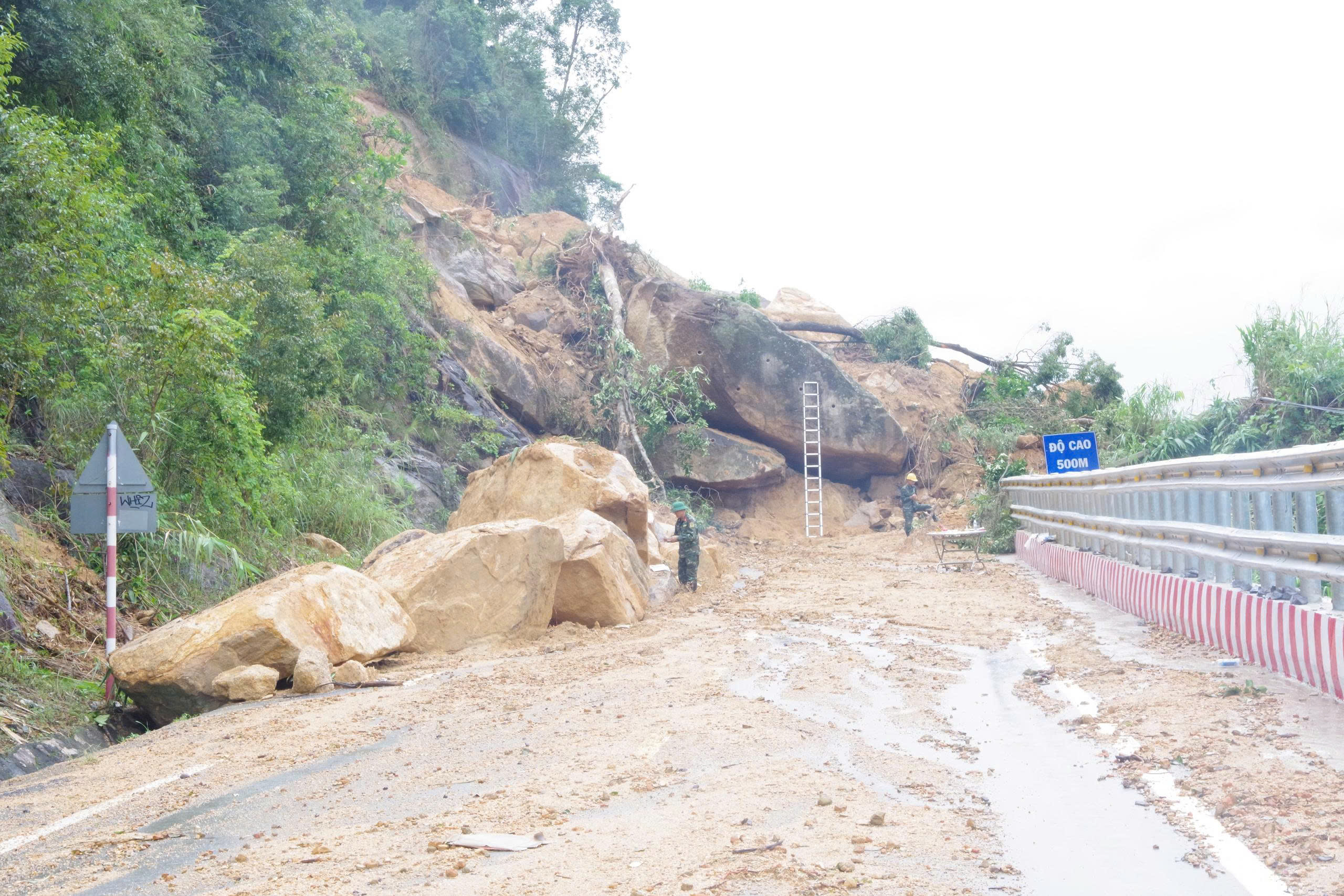 Đường đèo Khánh Lê nát tan, cần 2 tháng để khắc phục - Ảnh 9.