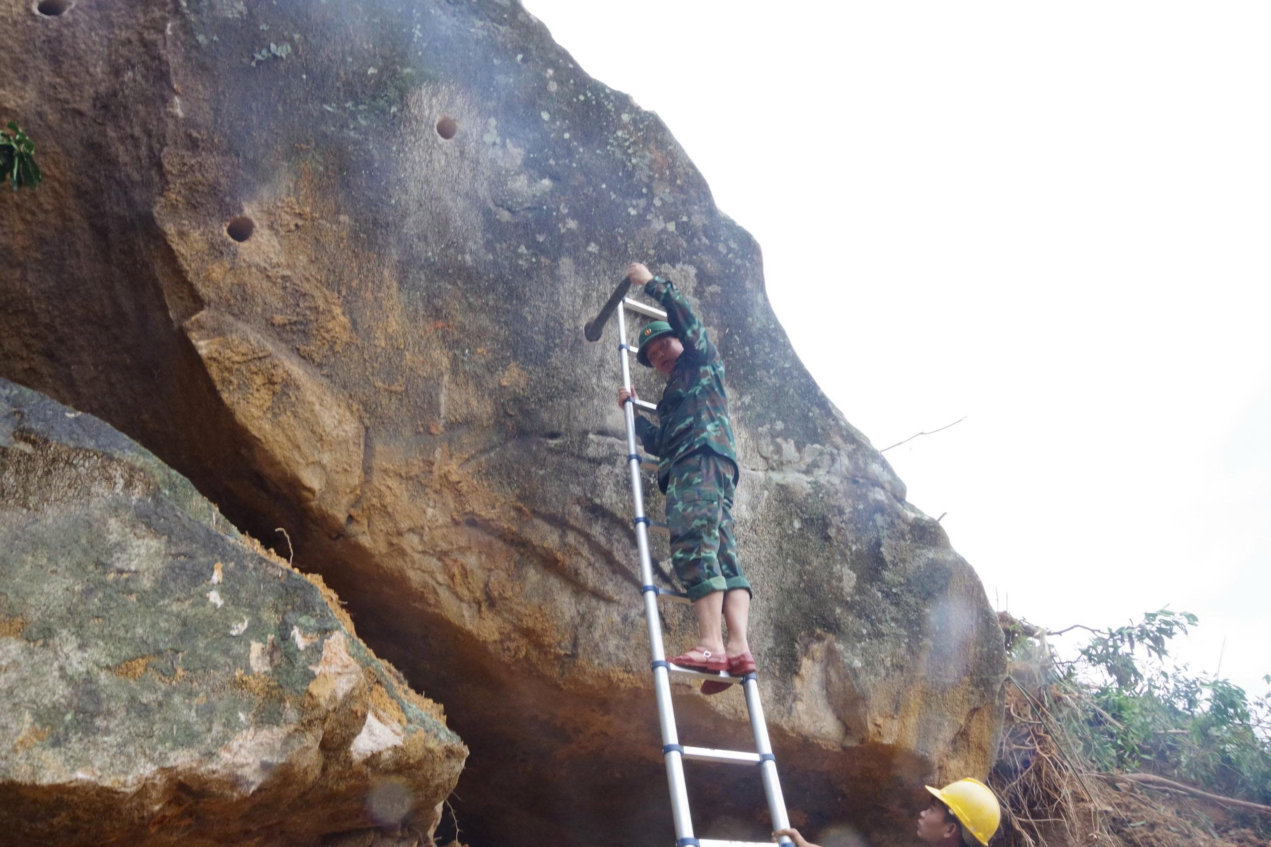 Đường đèo Khánh Lê nát tan, cần 2 tháng để khắc phục - Ảnh 11.