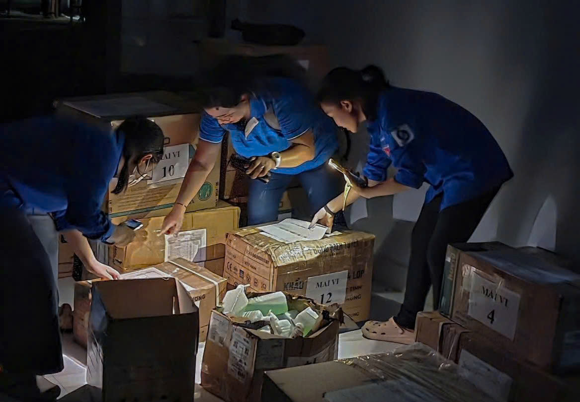 Bác sĩ TP HCM chi viện vùng lũ Đắk Lắk, lan tỏa nhiều câu chuyện đẹp - Ảnh 3.