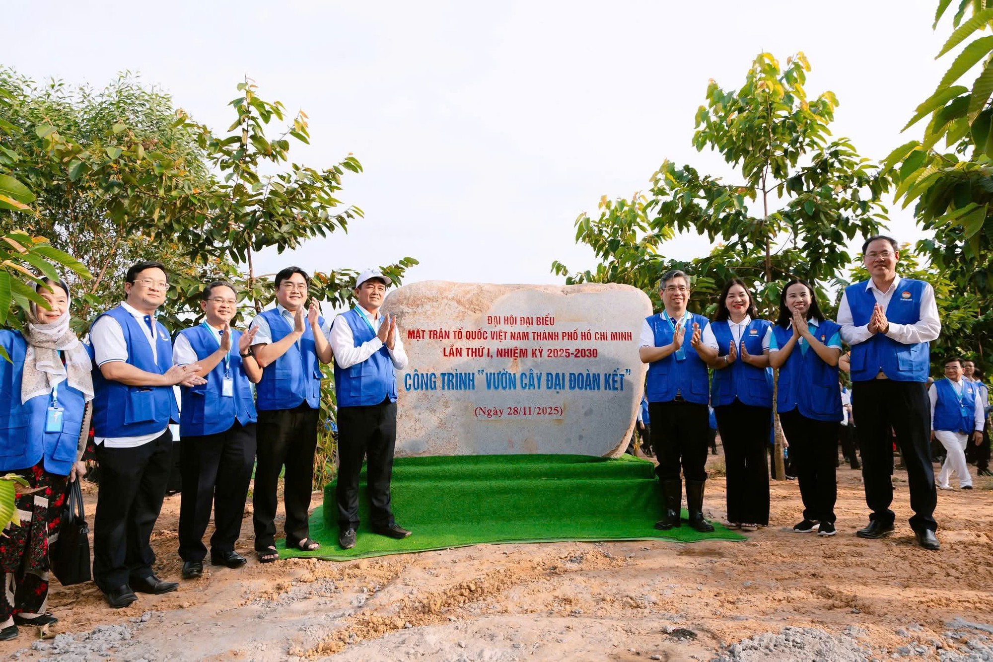 TP HCM phát động trồng 500 cây xanh tại phường Chánh Hiệp hướng tới đô thị xanh - Ảnh 6.