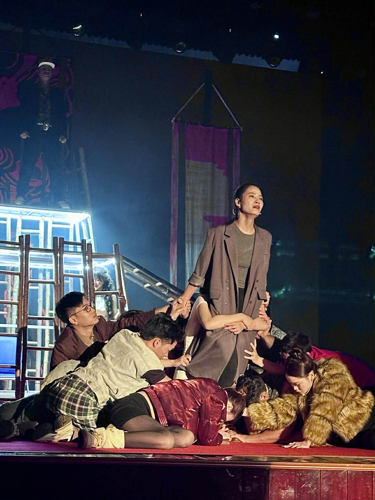 Antigon – Dấu ấn thử nghiệm độc đáo của Bùi Như Lai - Ảnh 3.