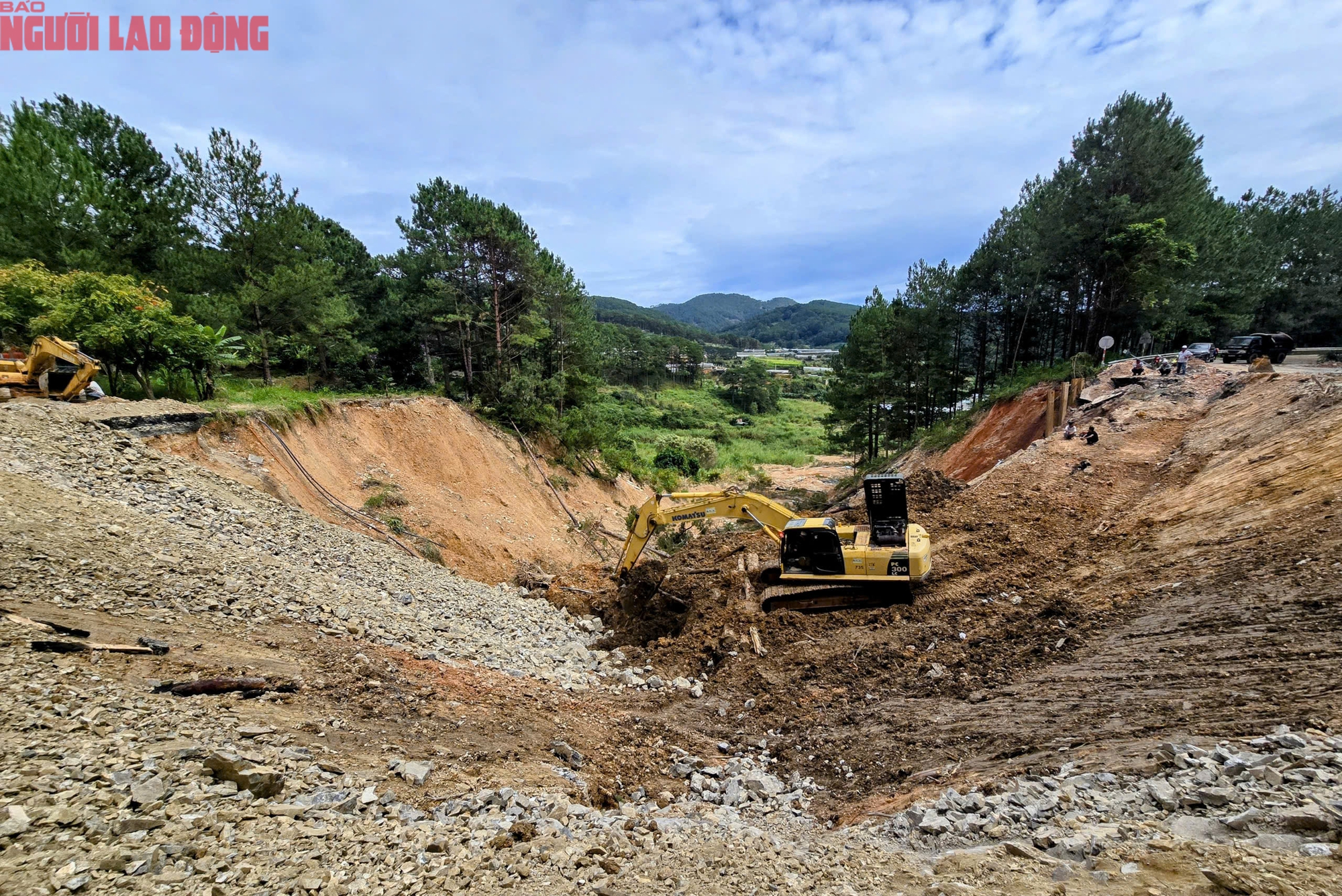 "Chạy đua" làm đường tạm đèo Mimosa để kịp thông xe tở lại ngày 30-11 - Ảnh 5.