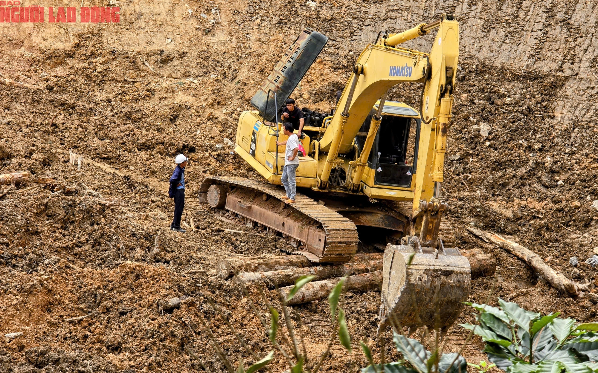 "Chạy đua" làm đường tạm đèo Mimosa để kịp thông xe tở lại ngày 30-11 - Ảnh 9.