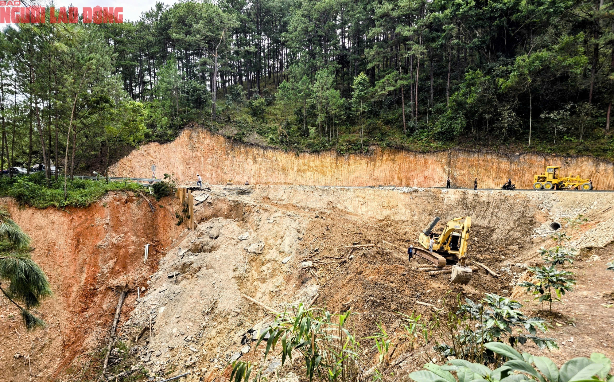 "Chạy đua" làm đường tạm đèo Mimosa để kịp thông xe tở lại ngày 30-11 - Ảnh 10.