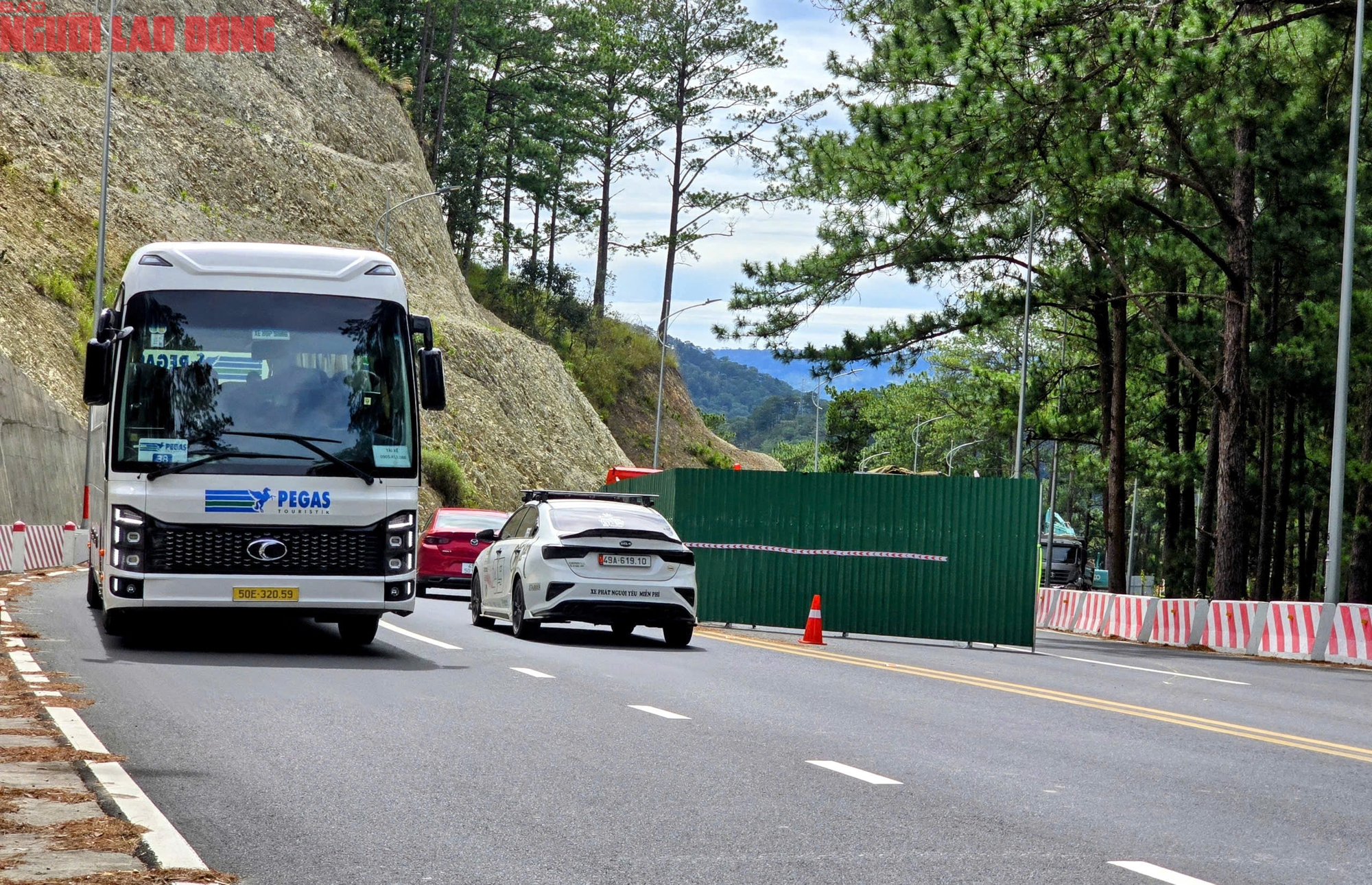 "Chạy đua" làm đường tạm đèo Mimosa để kịp thông xe tở lại ngày 30-11 - Ảnh 11.