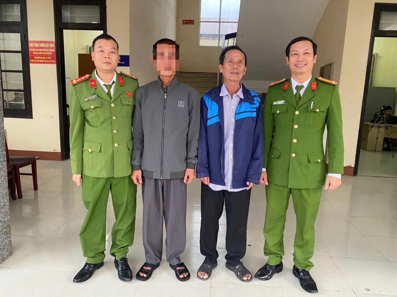 Người cha 72 tuổi cảm ơn công an vì tìm thấy con trai sau 10 tháng mất liên lạc - Ảnh 1.