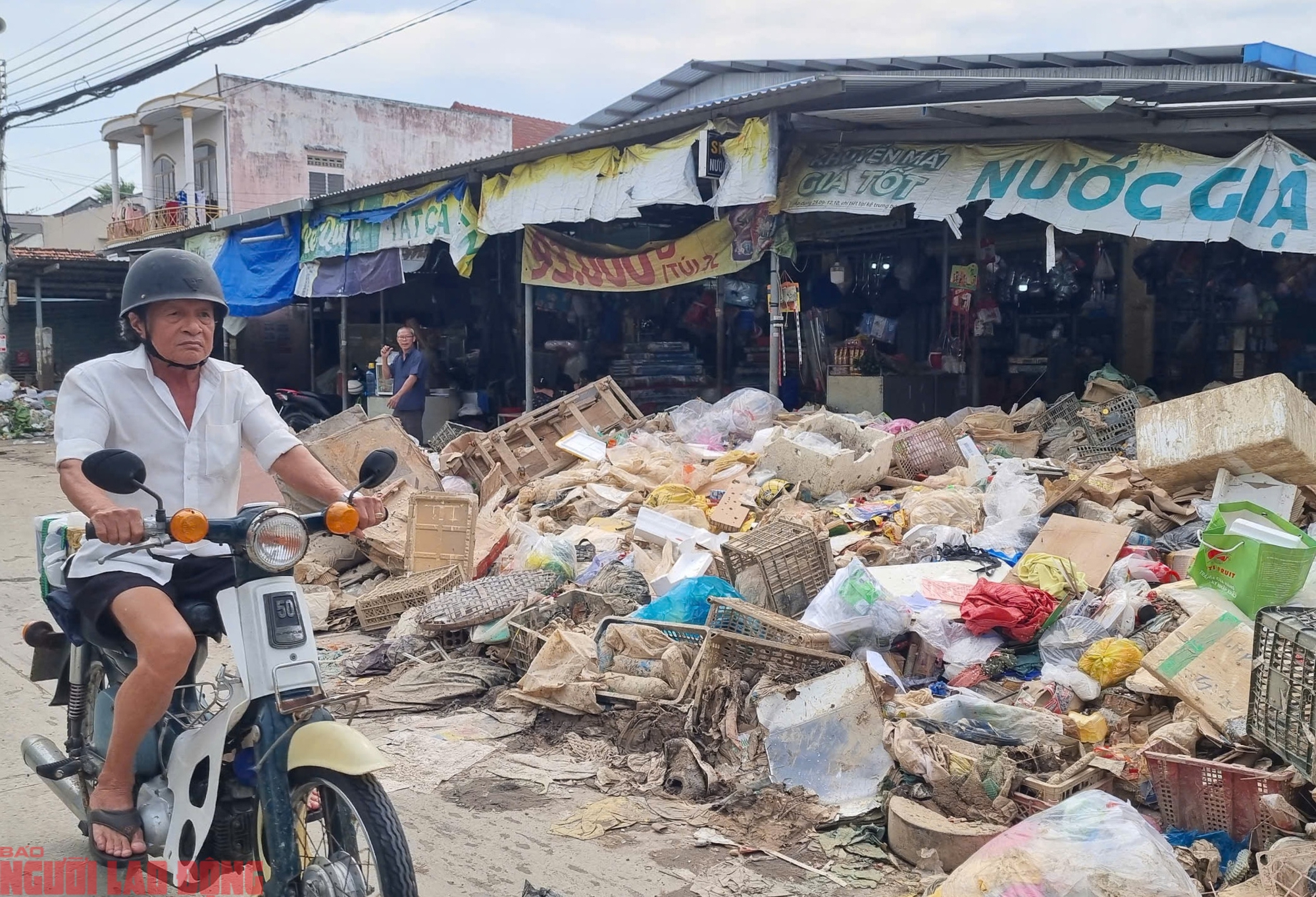 Rác thải bủa vây, ô nhiễm nghiêm trọng, nguy cơ dịch bệnh - Ảnh 3.