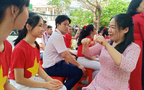 Kh&ocirc;ng chỉ l&agrave; thu nhập - Ảnh 1.