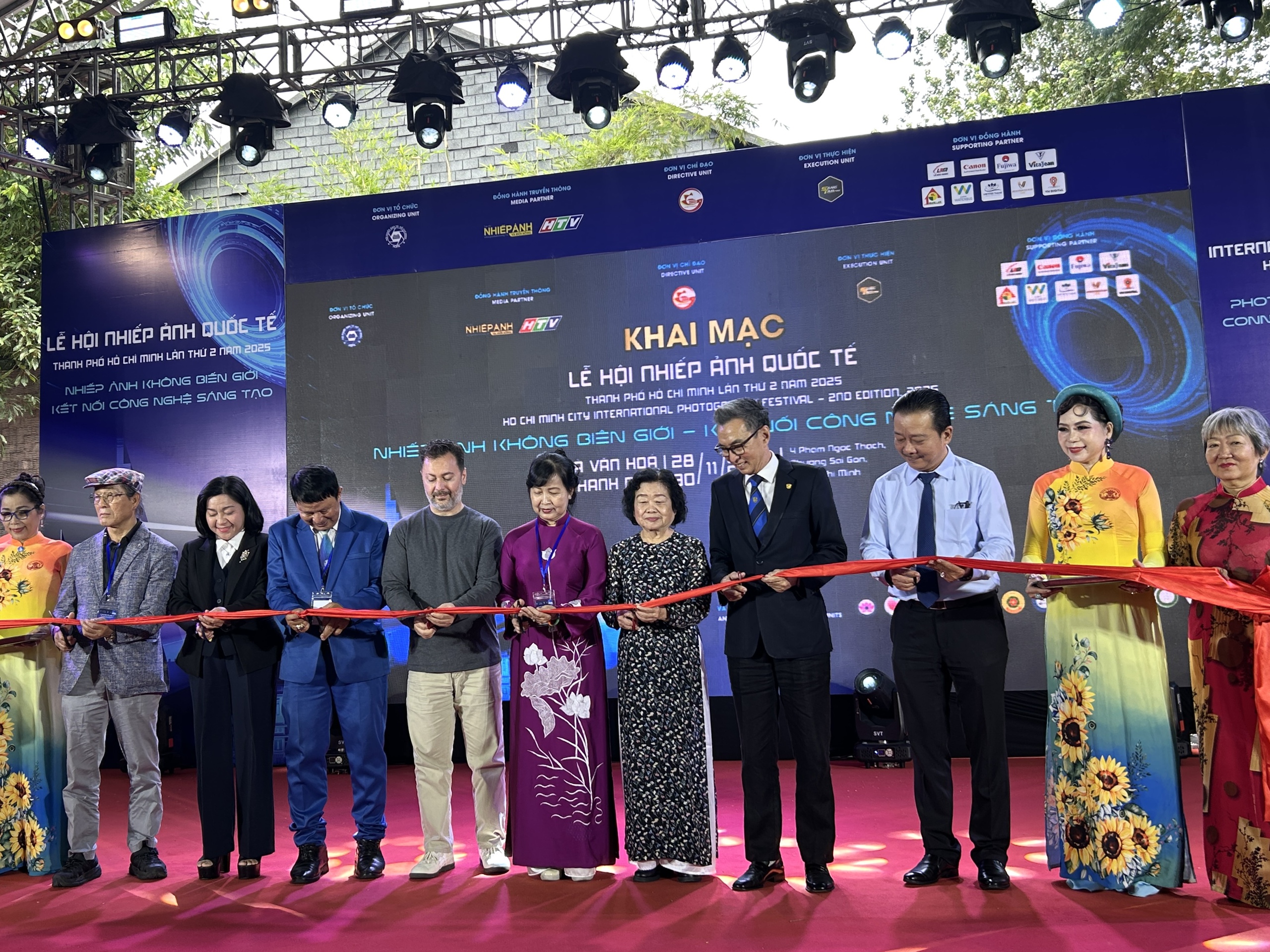 Hơn 100 nhiếp ảnh gia quốc tế hội tụ tại TP HCM - Ảnh 1.