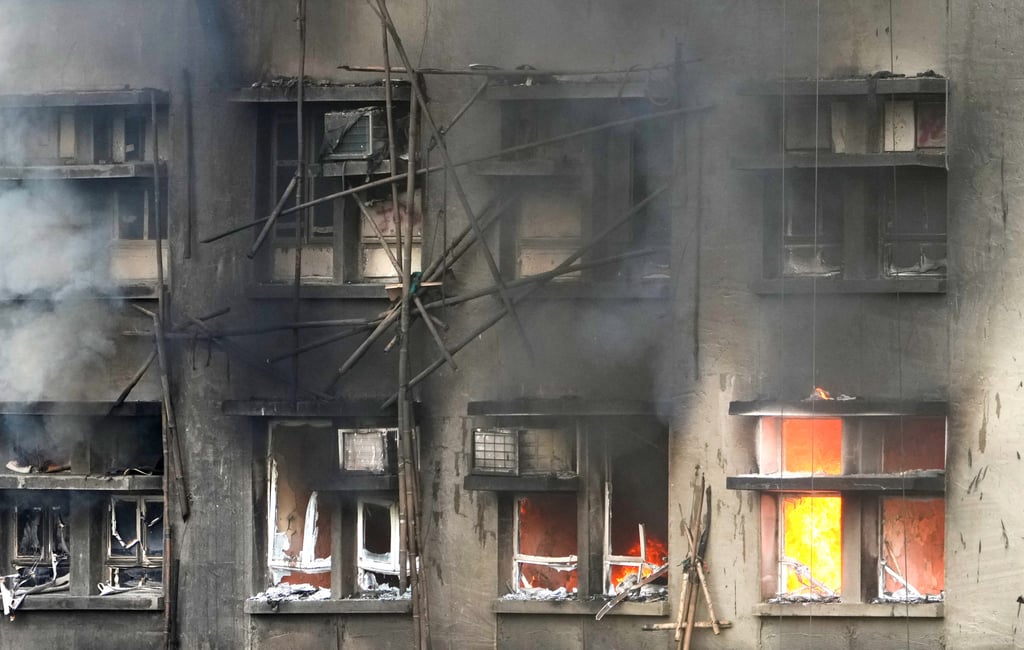 Số người chết trong vụ cháy chung cư Hồng Kông tăng cao - Ảnh 3.