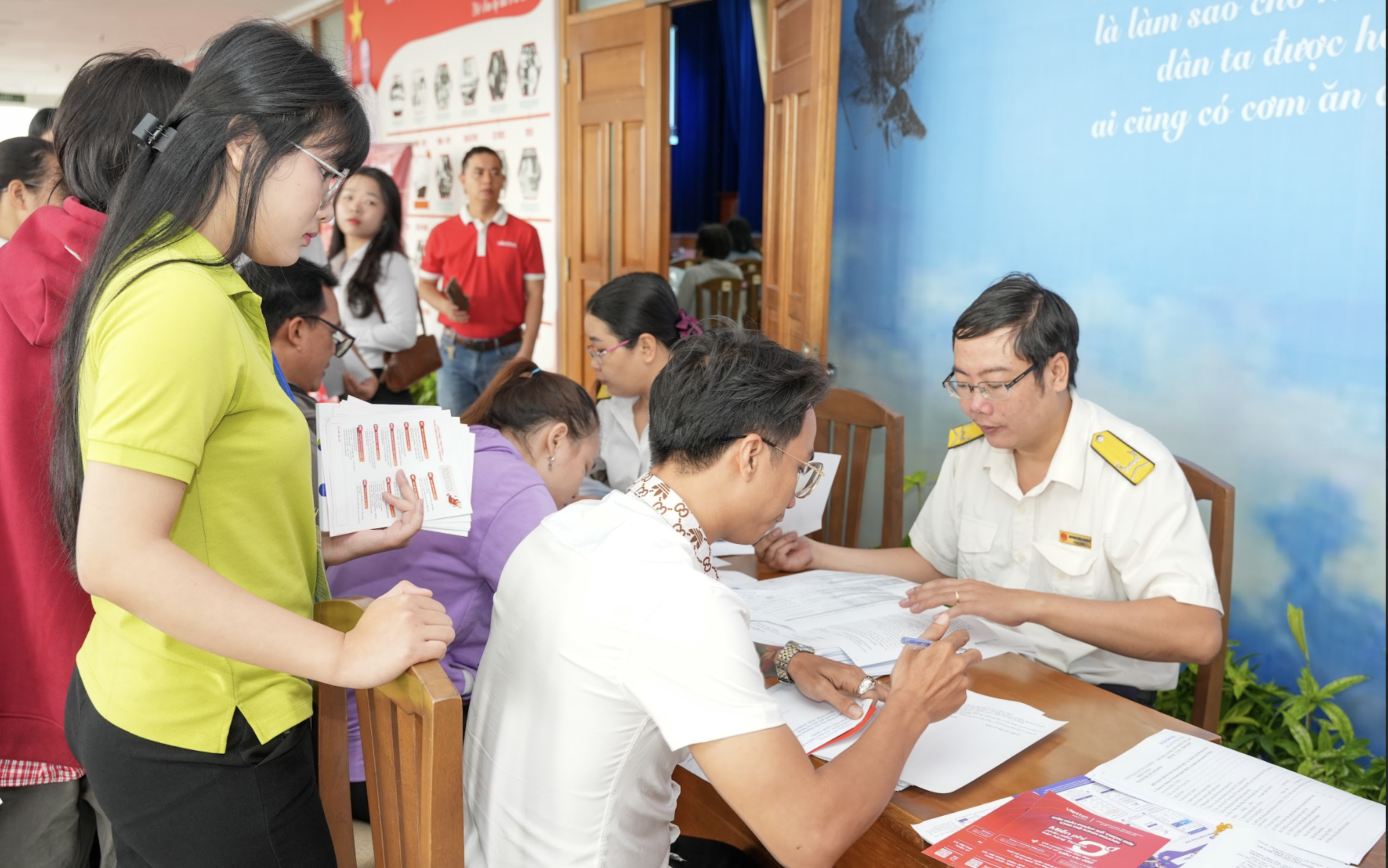 Thấu hiểu đời sống hàng triệu hộ kinh doanh - Ảnh 1.