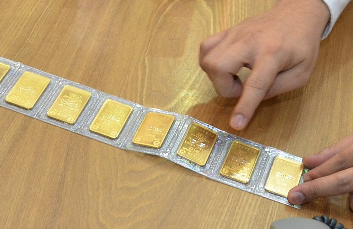 Giá vàng SJC và vàng nhẫn tăng cao 28 - 11 theo đà thế giới - Ảnh 2.