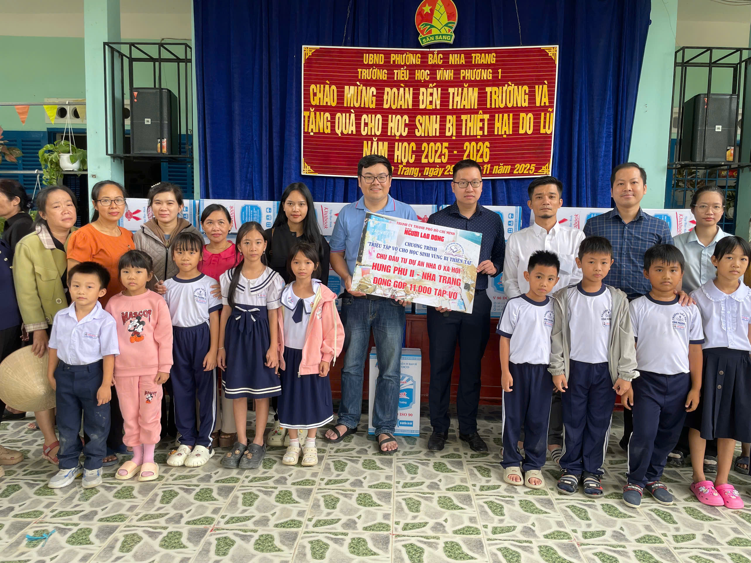 Chương trình “Triệu tập vở cho học sinh vùng bị thiên tai”: Tiếp sức học sinh vùng lũ đến trường - Ảnh 1.