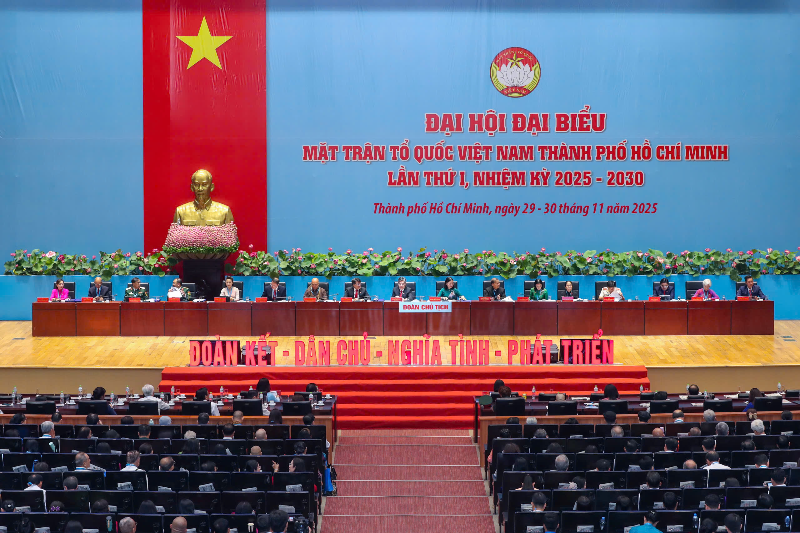 Chủ tịch UBND TP HCM Nguyễn Văn được phát biểu tại Đại hội MTTQ Việt Nam Thành phố - Ảnh 2.