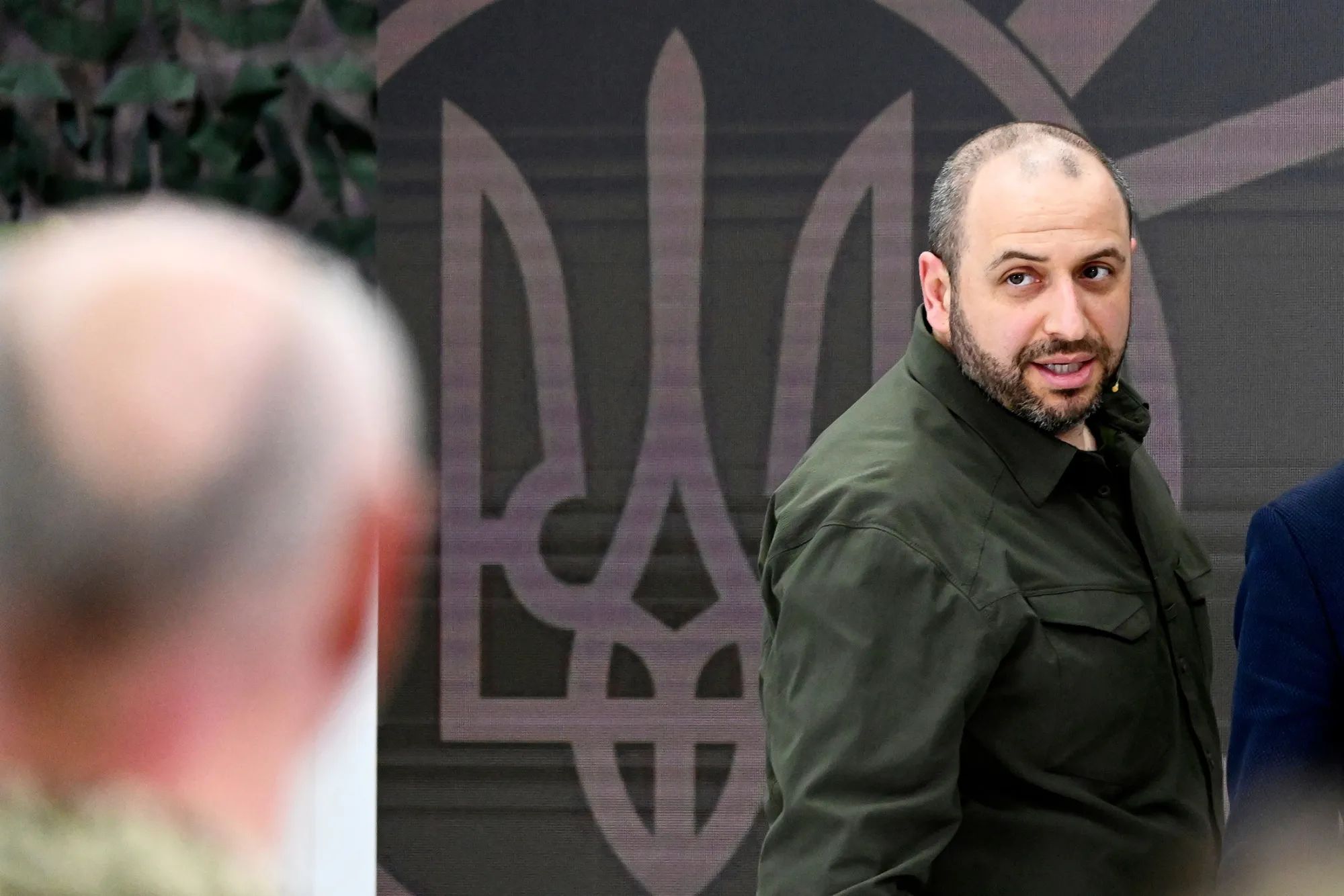 Phái đoàn Ukraine lên đường tới Mỹ bàn thỏa thuận hòa bình - Ảnh 1.