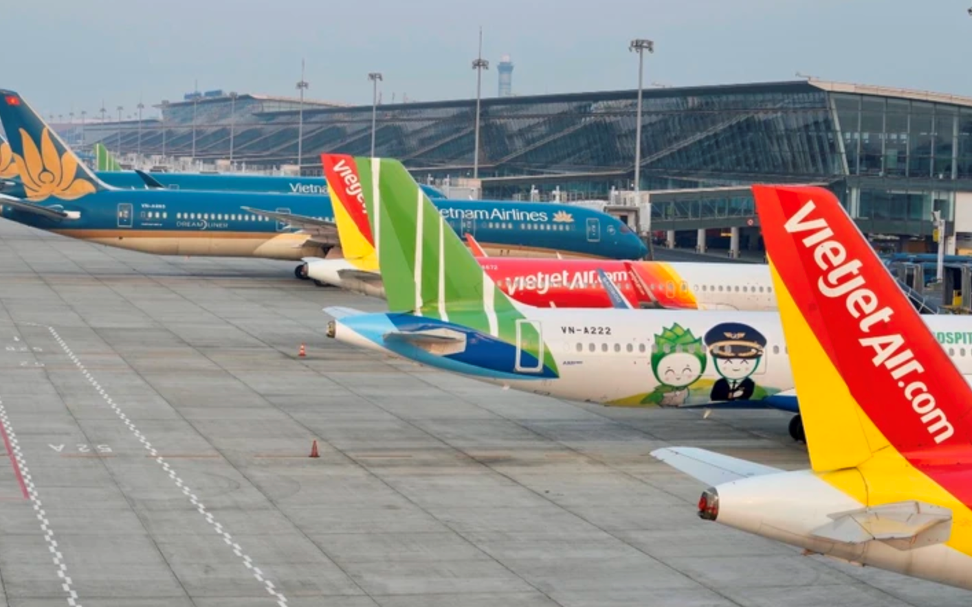 Sân bay Nội Bài khai thác thông suốt trong đợt cập nhật kỹ thuật máy bay khẩn cấp - Ảnh 3.