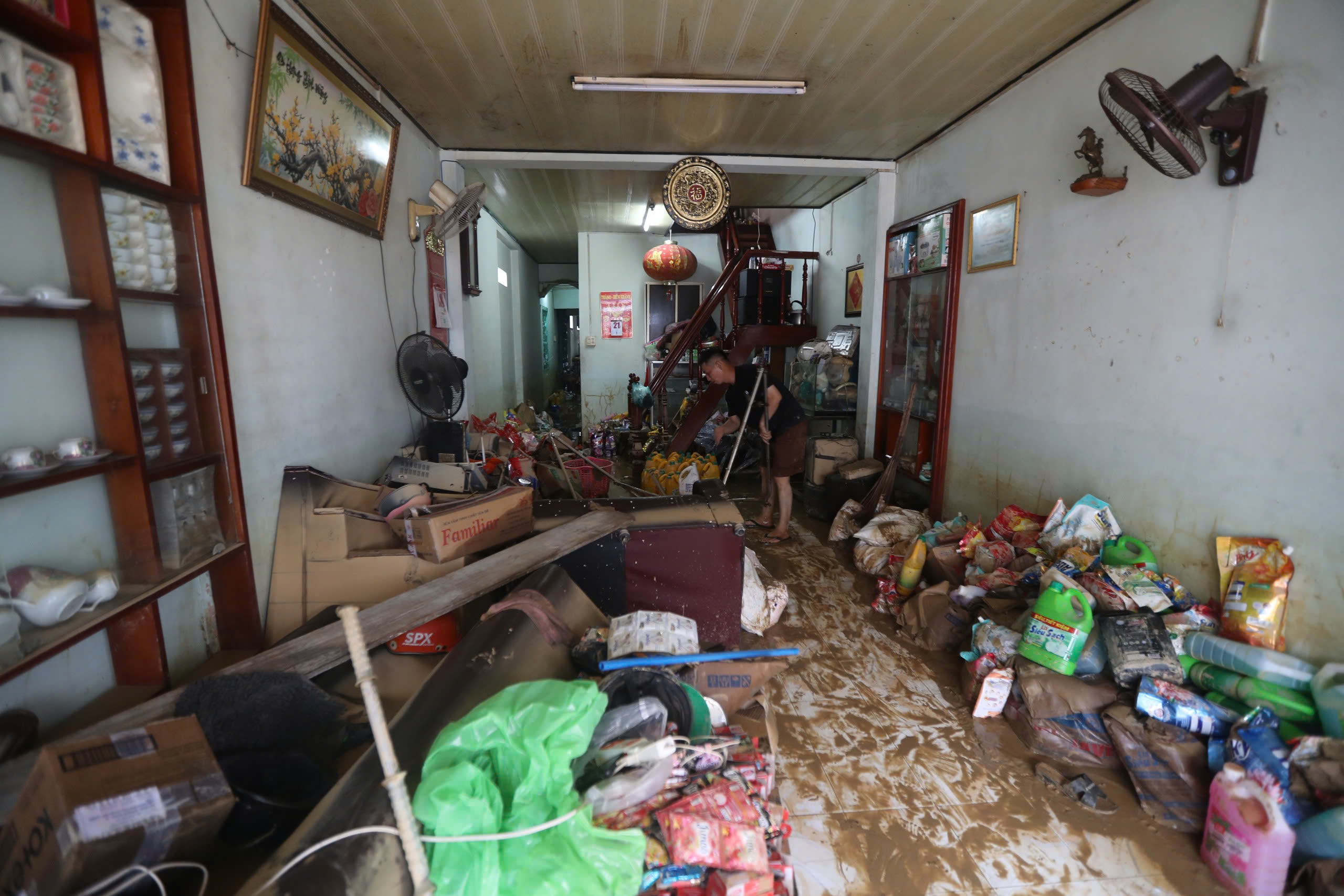 Khánh Hòa: Hỗ trợ cho người thuê nhà bị ngập lụt - Ảnh 1.