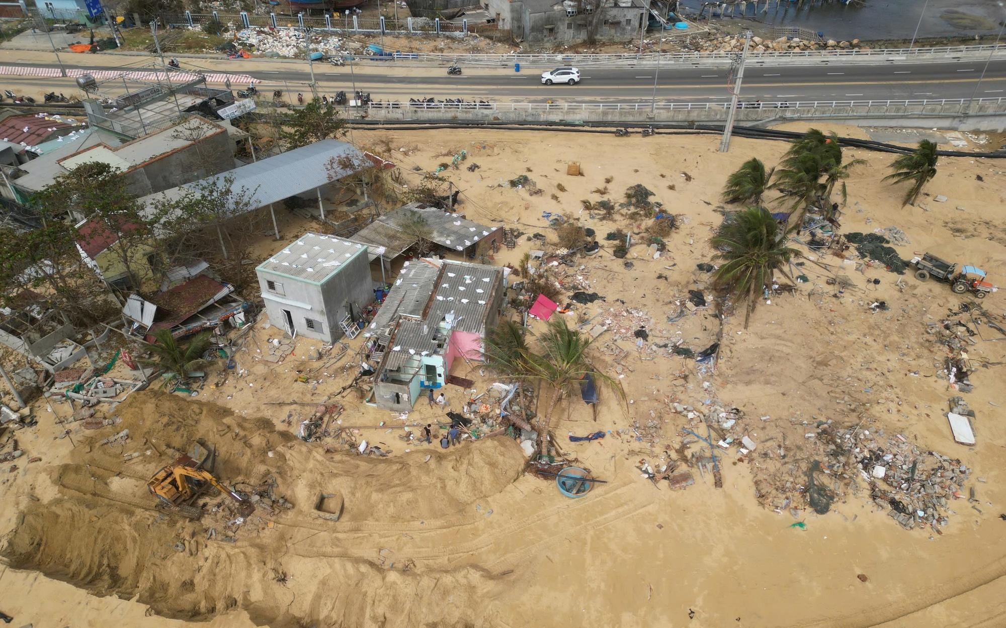 Gia Lai di dời gần 1.900 hộ dân vùng thiên tai trước Tết Nguyên đán 2026 - Ảnh 2.