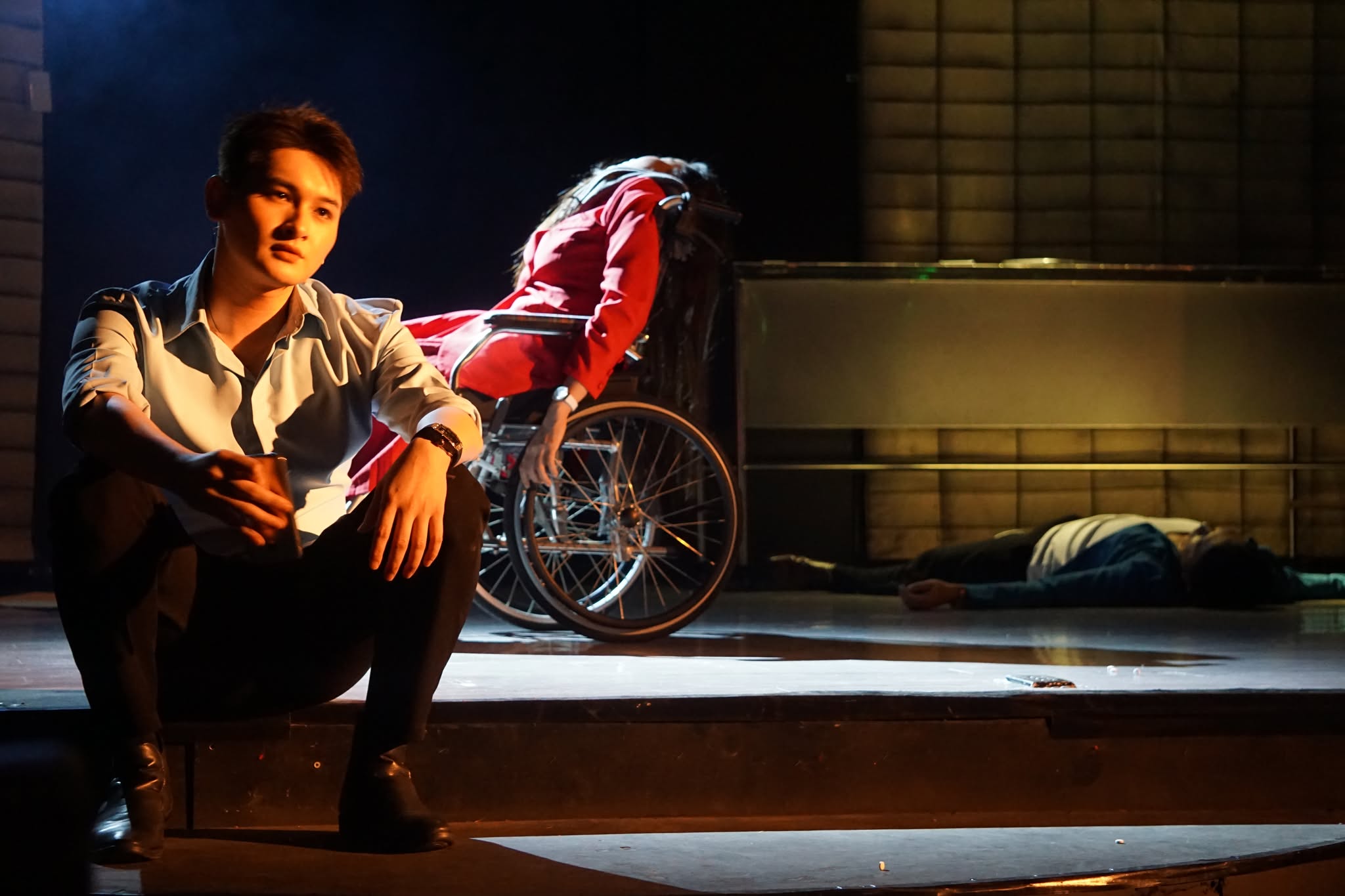 Khóc, cười trong bóng tối "Nhà xác" với Việt Hương, Mai Ka, Võ Minh Khải - Ảnh 2.