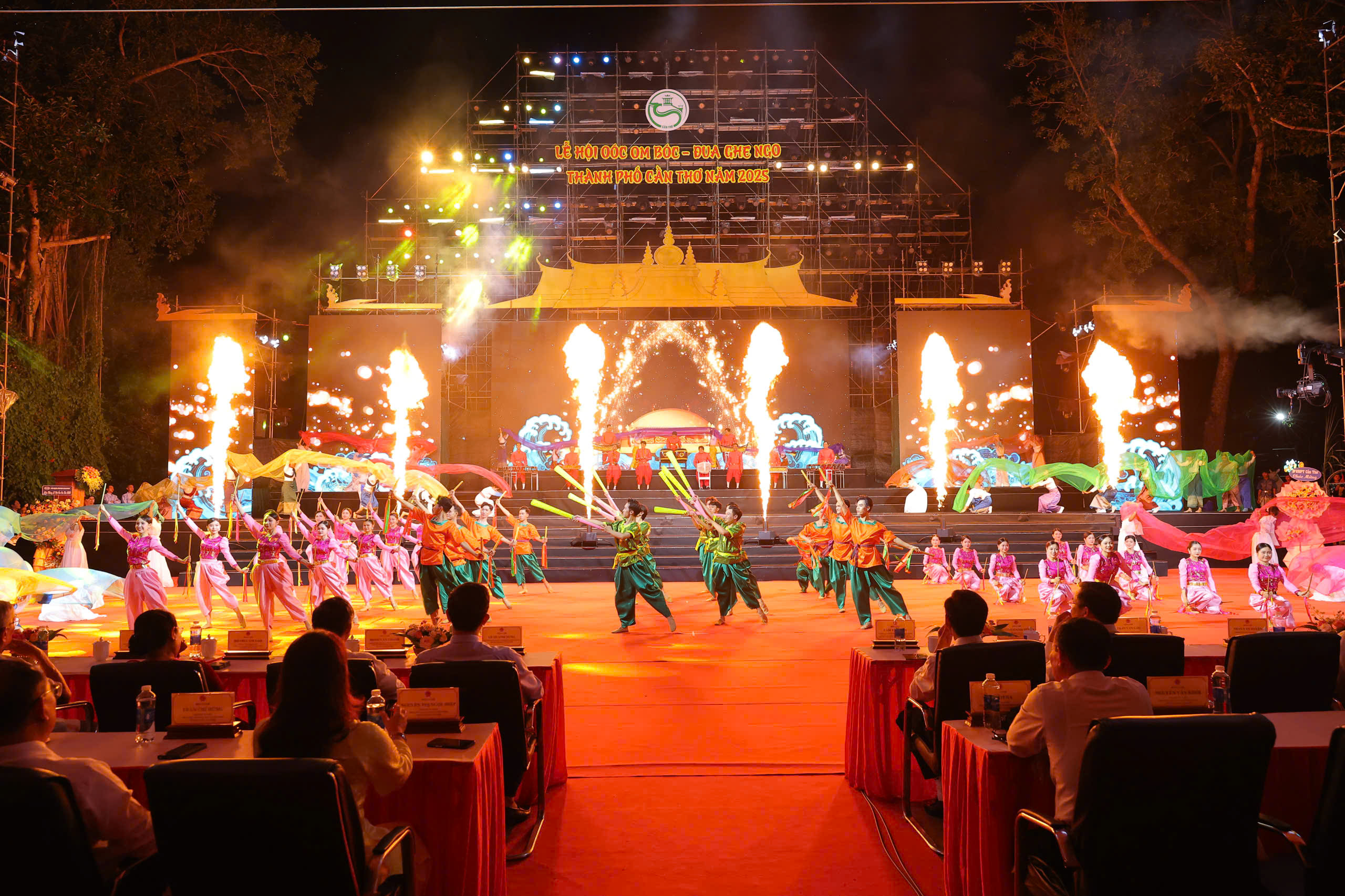 Cần Thơ khai hội Ok Om Bok – Đua ghe ngo 2025 tôn vinh di sản Văn hóa - Ảnh 4.